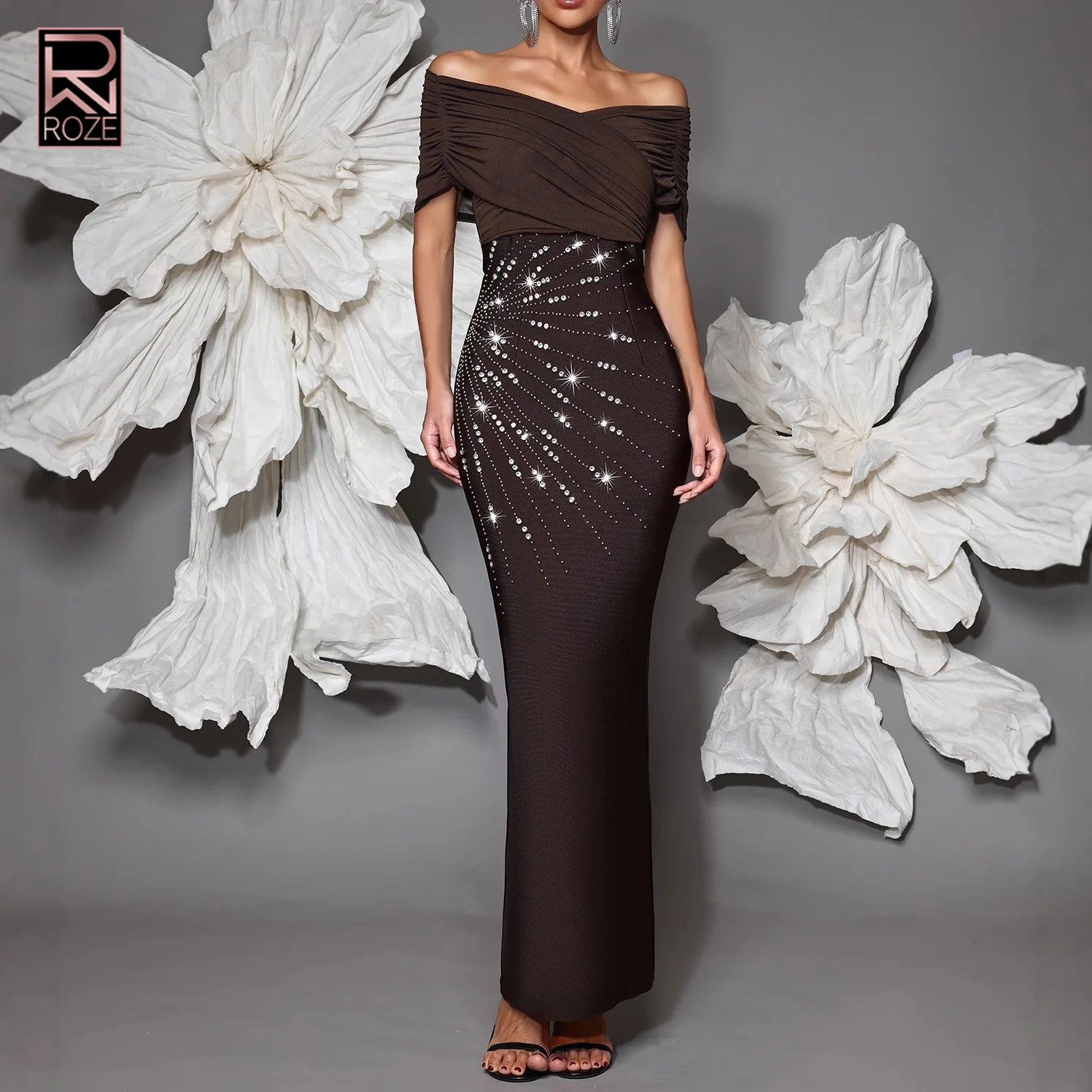 プレミアムオフショルダーストラップレスイブニングガウン（女性用）、輝くスパンコール付きスリムフィットマキシドレス、体型を美しく見せるバンデージドレス