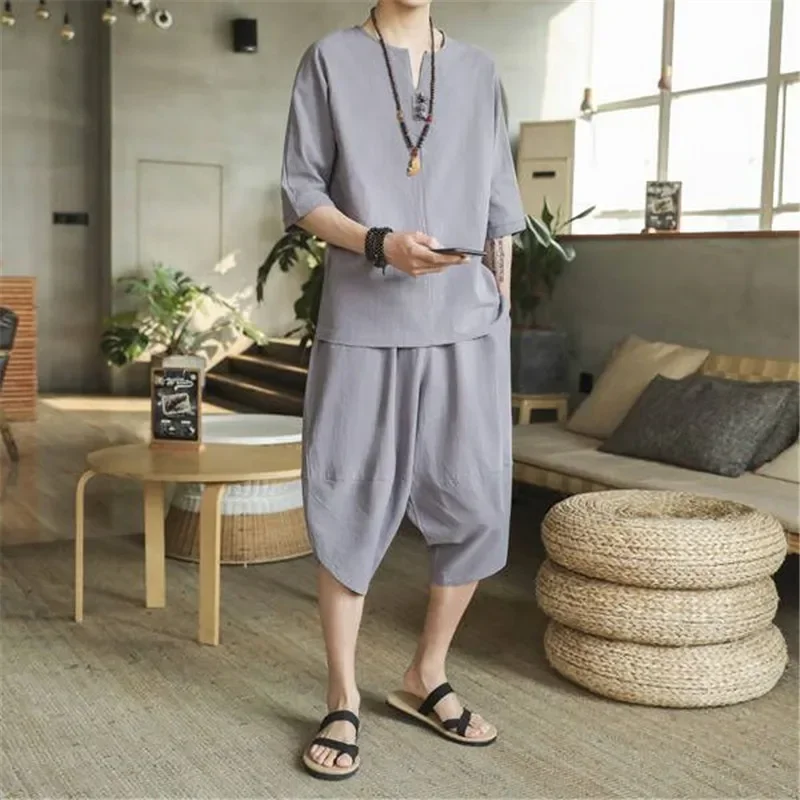 YASUGUOJI Neue Sommer Casual Half-hülse V-ausschnitt Pullover mit Knie Länge Hosen 2 Stück Set Männer Lose Männer Shorts set Männlichen Strampler