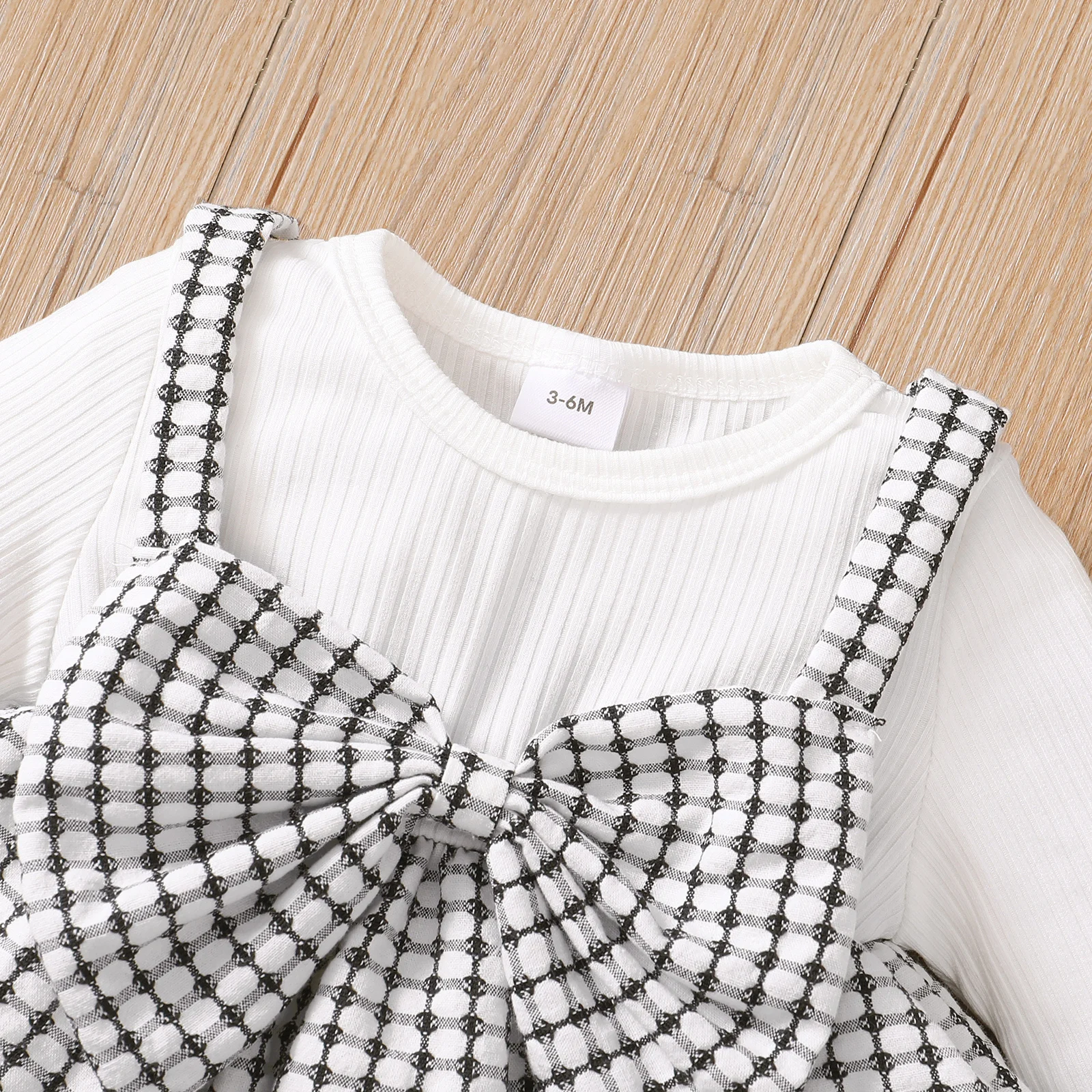 Baby Girl Is Suitable for All Seasons, Fashionable Black and White Plaid Bow Long-Sleeved Umbrella-Shaped Hem Top + Bell Bottoms + Headscarf