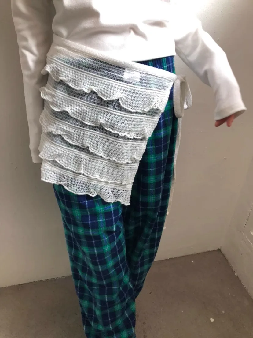 

Эксклюзивный дизайн: Женская юбка-фартук с завязками, многослойными оборками и высокой талией, коллекция Winter Sle, для офиса и повседневной носки