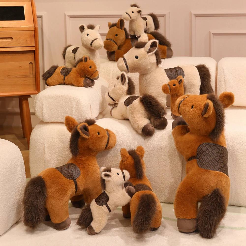 Pluizig bruin paard knuffeldier Wildlife Pony knuffels dragen zadels staand paard zachte poppen verjaardagscadeaus Christmasma