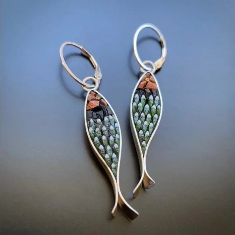 

Vintage Oval Inlaid Green Stone Fish Animal Earrings Geometric Creativity Silver Color Dangle Earrings for Women Jewelry