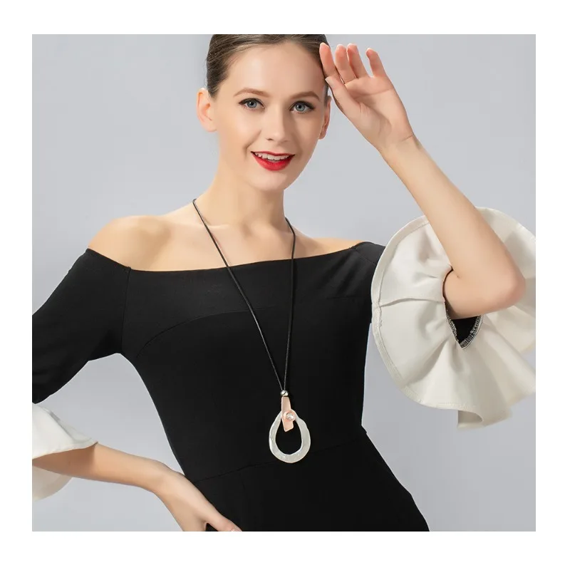 

Popular Women's Alloy Diamond-encrusted Long Women's Style Jewelry Retro Simple Necklace Pendant Sweater Chain