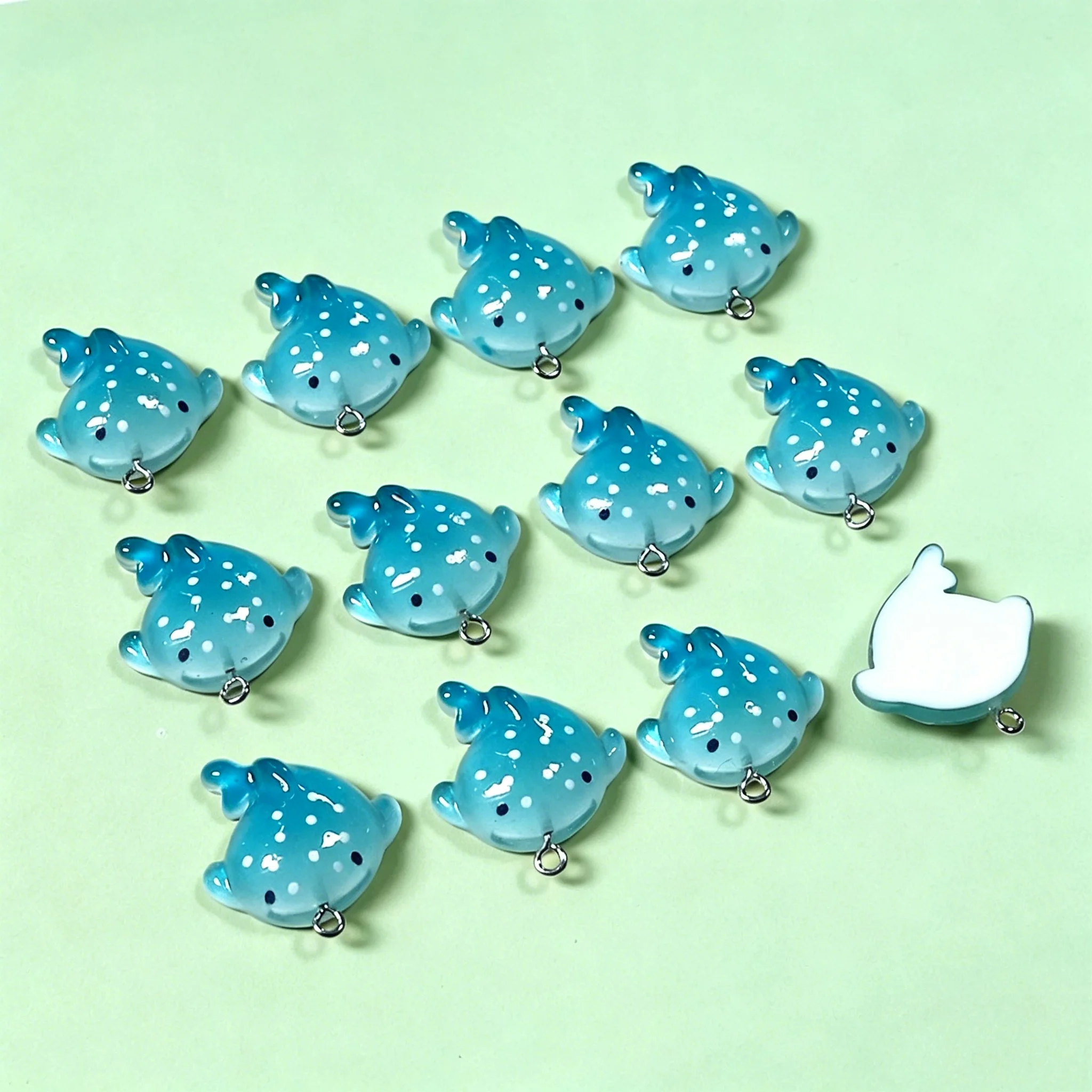 10Pcs Wholesale Blue Ocean Ray Resin Charms Bulk Cute Fish Pendant For Jewelry Making