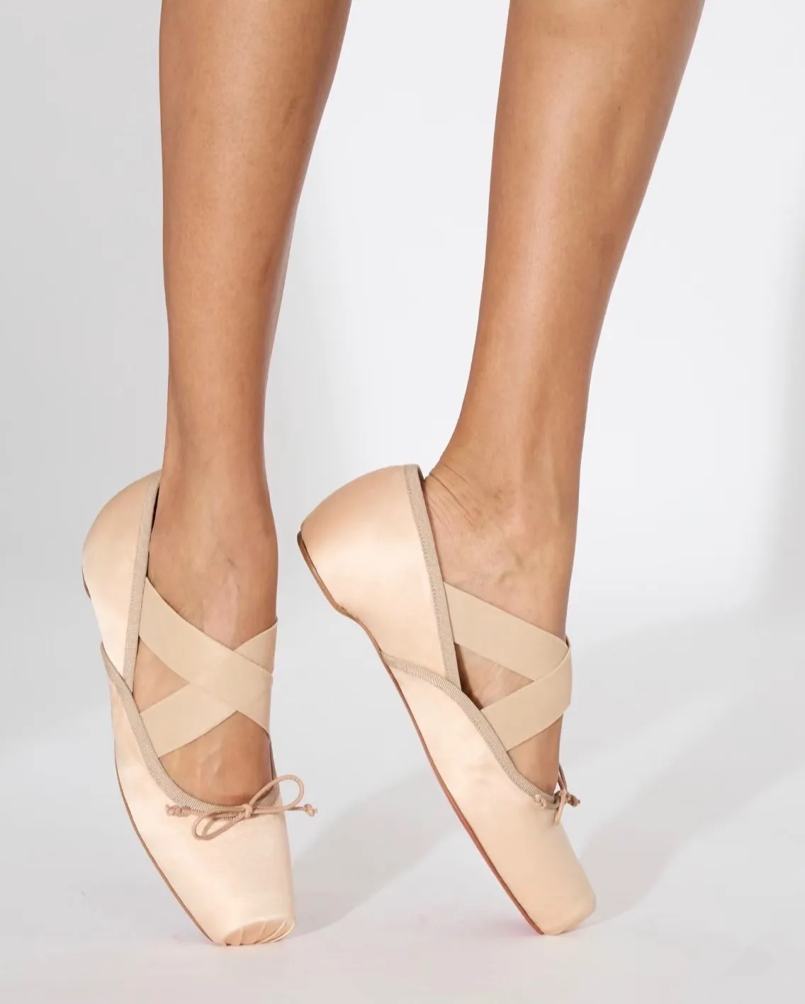 2026 أوروبا وأمريكا جديد إمرأة فاخر عبر حزام راقصة الباليه ساحة أصابع الصلبة الألوان كريستال فراشة عقدة أحذية مصممين #4