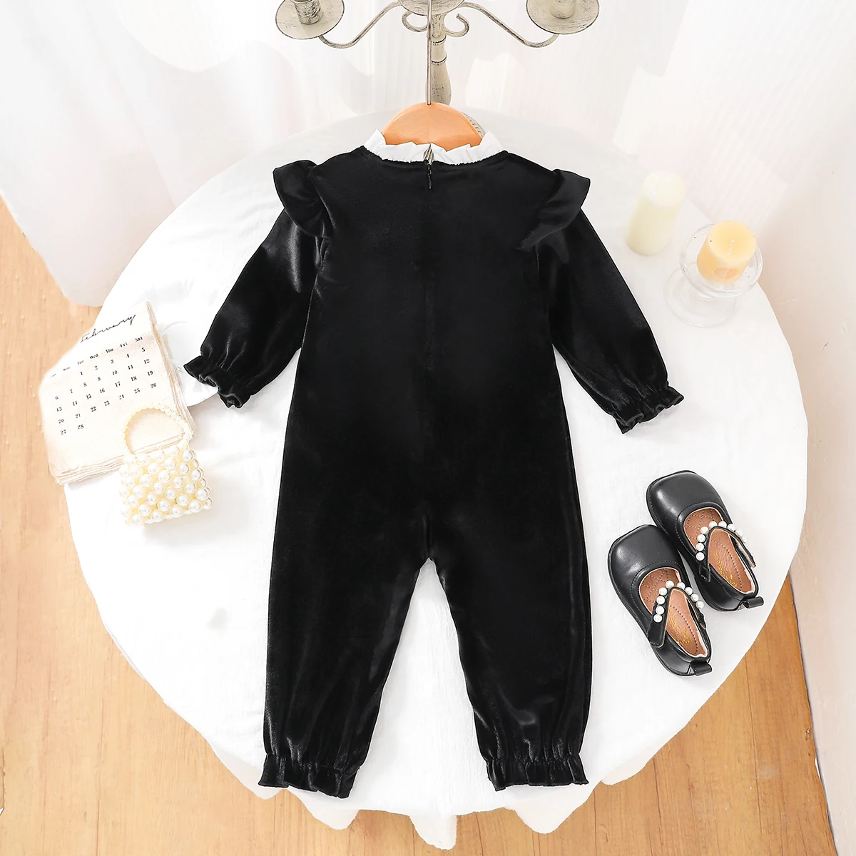 Elegant Vintage Velvet Romper for Baby Girls Autumn Winter High-End Black Velvet Fabric with Large White Lace Bow Knot