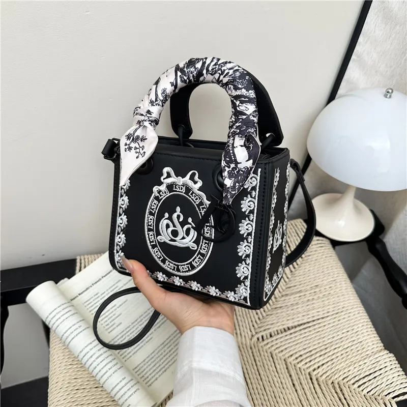 Small niche design bag exquisite versatile bag crossbody bag women's versatile high-end handbag