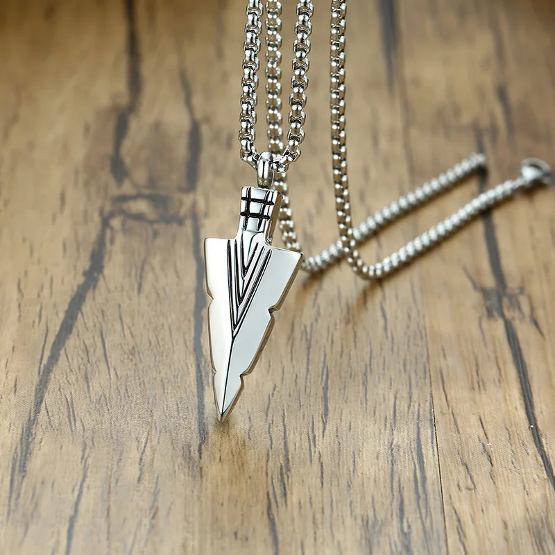 Vnox Men\'s Arrowhead Kunai Primal Urn Necklaces, Rock Punk Spearhead Pendant Jewellery, Stainless Steel Anniversary Gift for Him