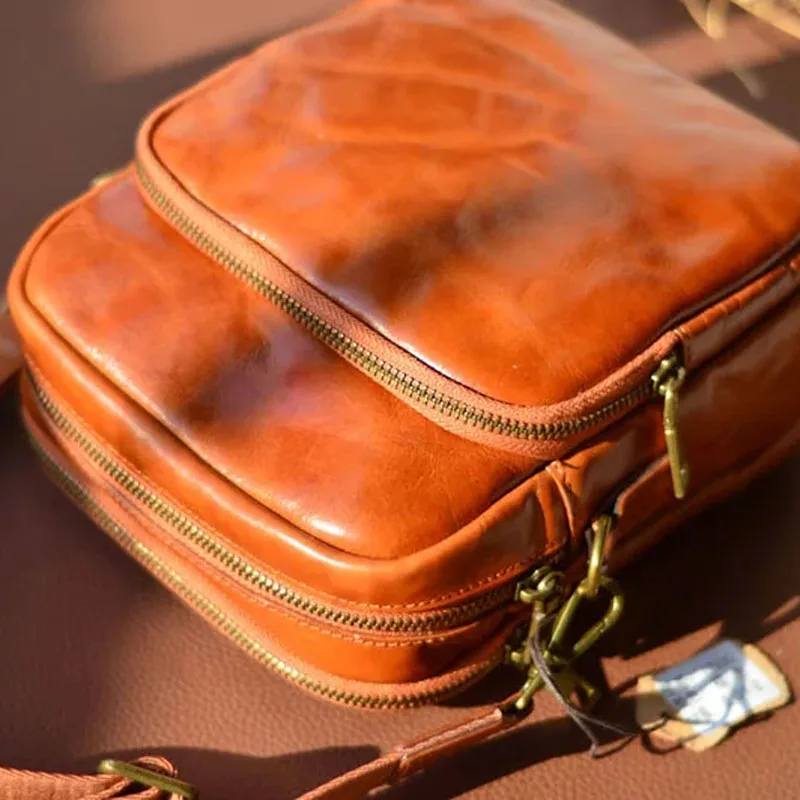 

AETOO Original genuine leather unisex bag, retro single-shoulder bag, casual crossbody bag, personalized and trendy small backpa