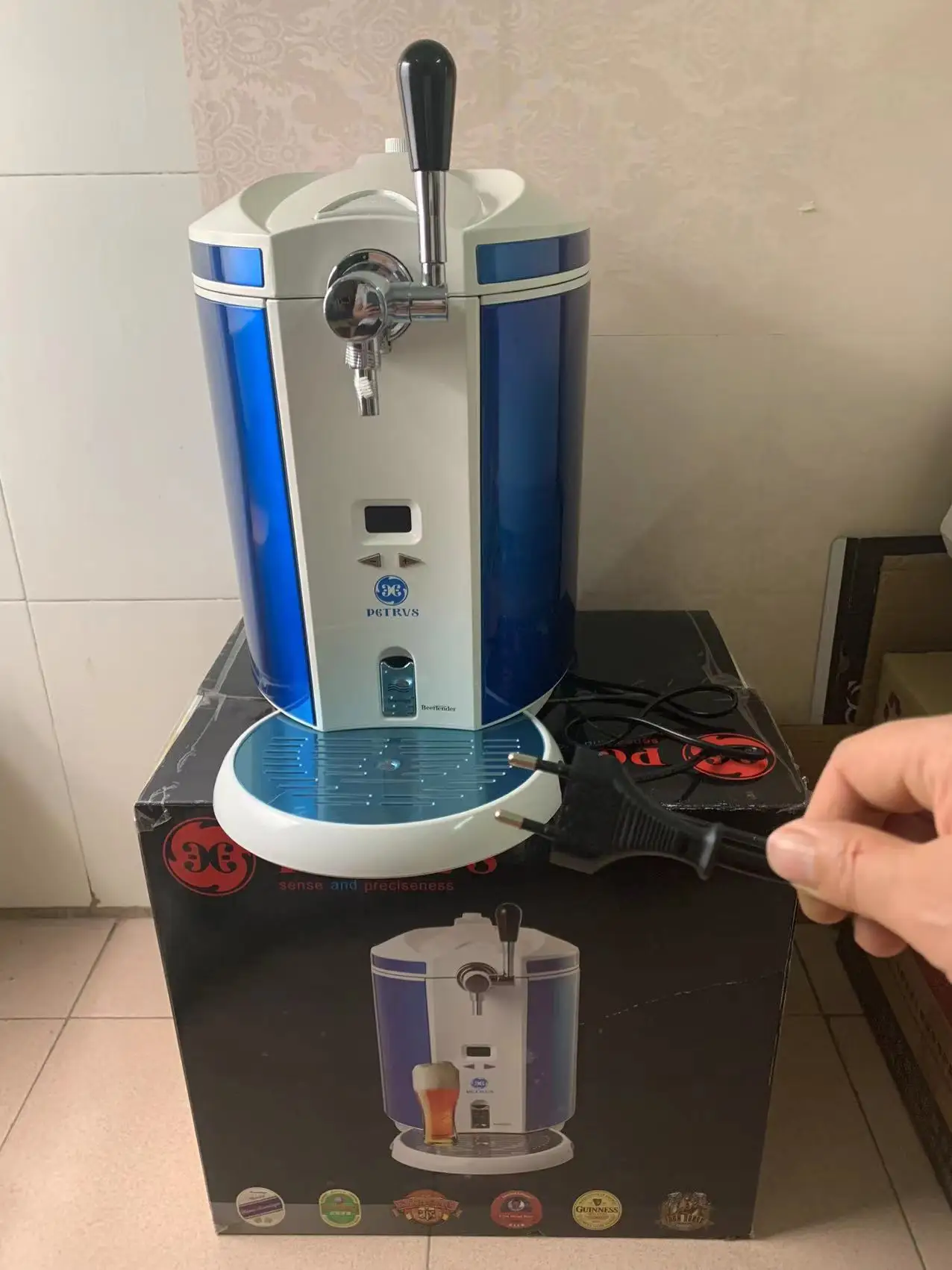 5L Mini Draft Beer Kegerator and Dispenser 220V Europe Plug with Beer Tap Fit on 5L Beer Keg