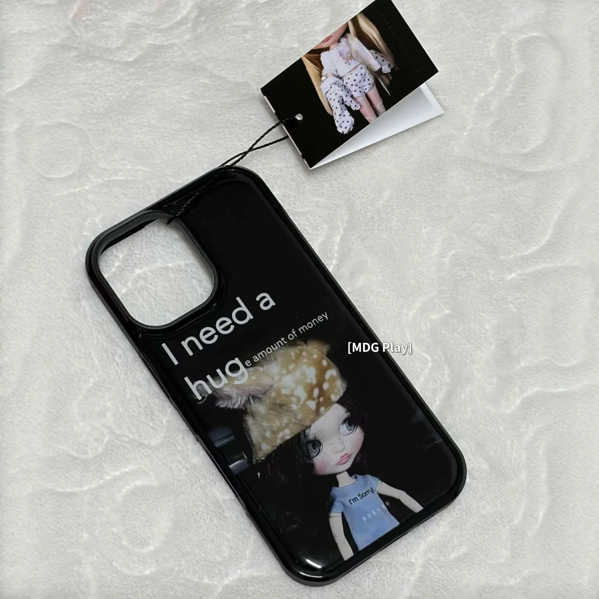 Coque de téléphone coréenne mignonne avec motif de poupée en foulard et bordure noire en résine pour iPhone 17 Air 16 Pro Max 15 14 Plus 13 12 11