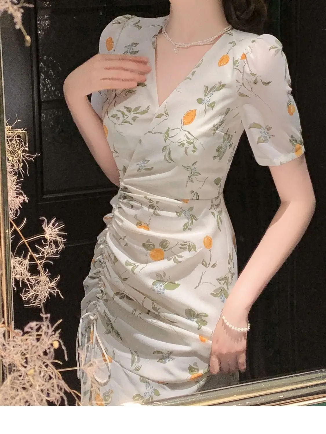 Fashion high-end belly-covered hip-wrapped Korean version fat mm short-sleeved v-neck printed floral pleated chiffon dress