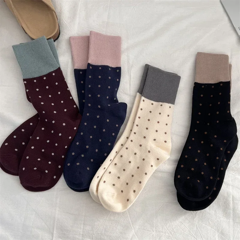 Kaus kaki wanita isi 4 pasang, kaus kaki katun wanita kasual motif polkadot Retro, kaus kaki longgar modis gaya Jepang menyerap keringat, baru, 4 pasang