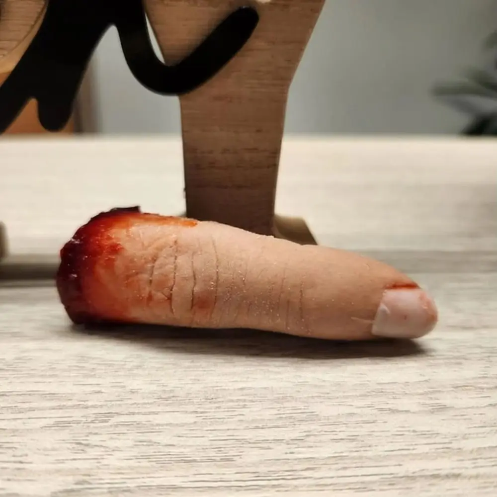 Realistic Design Severed Finger Prop Bloody Effect Spooky Bloody Finger Prop Artificial Scary Scary Props Scary Decoration
