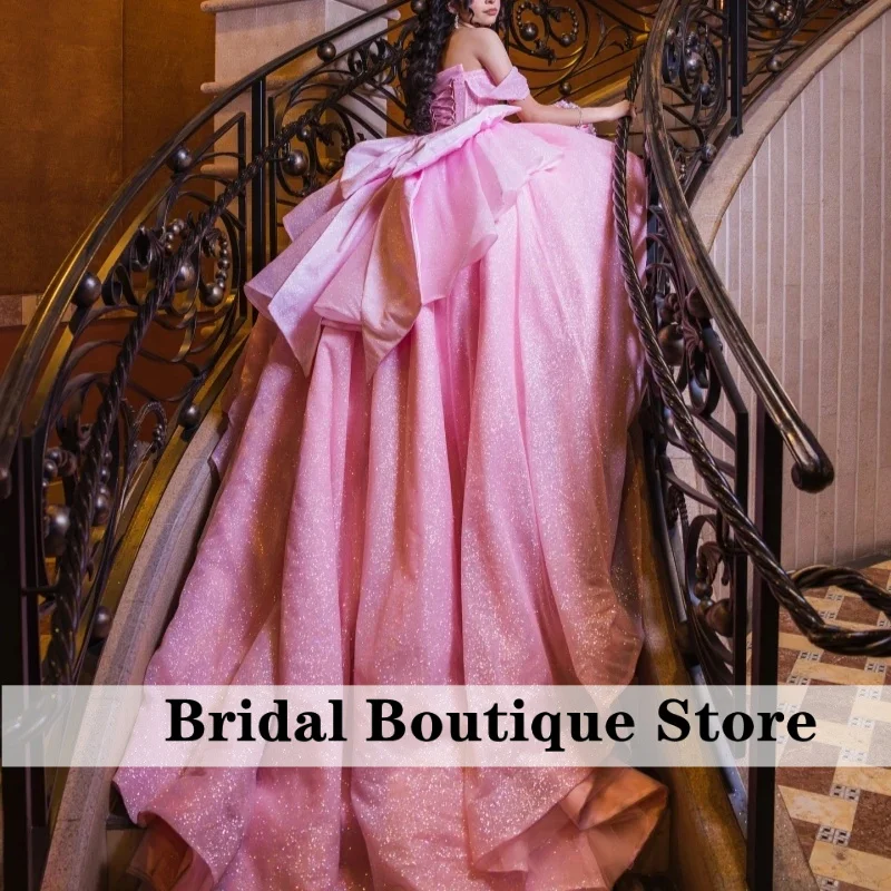 

Pink Shiny Princess Quinceanera Dresses Off Shoulder Beading Crystal Bow Tull Sweet 16 Dress Ball Gown Vestidos 15 De Anos