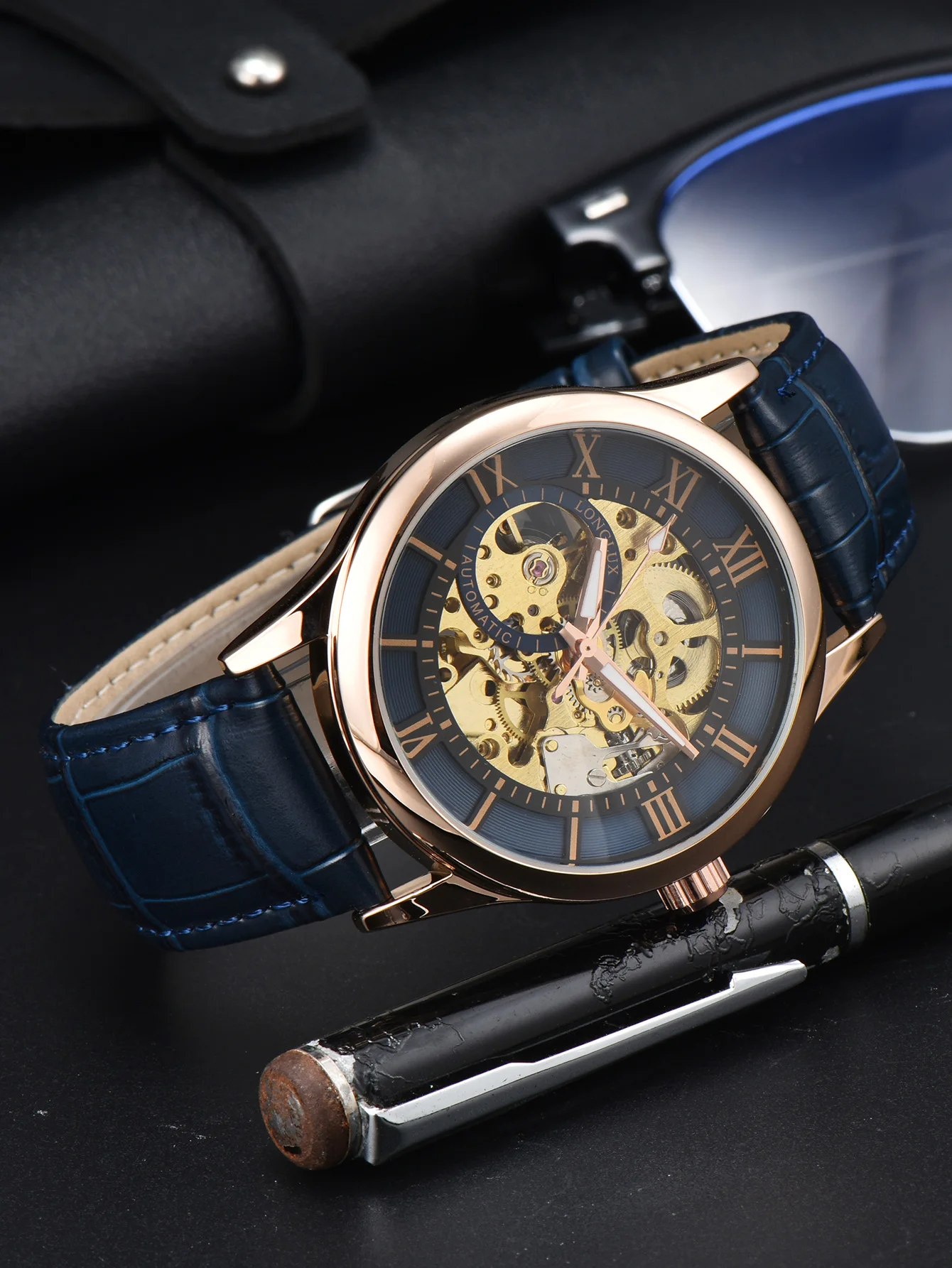 ساعة أوتوماتيكية للرجال ساعات ميكانيكية روما فاخرة مقاومة للماء هيكل عظمي من الجلد اللامع ساعة رجالي اختيار تقديم الهدايا