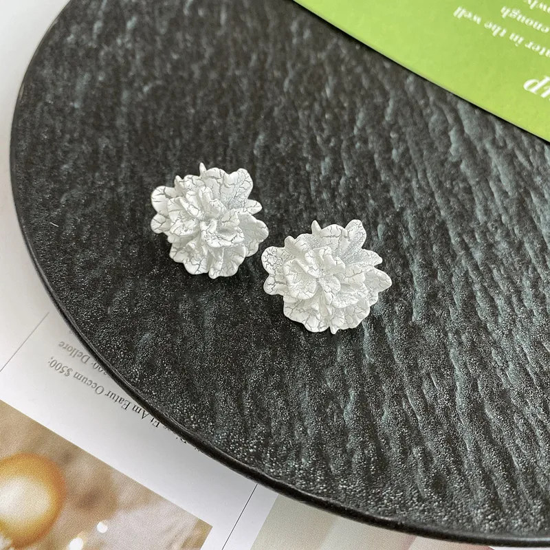 

Hot Selling New Series White Flower Earrings Suitable For Women Personality Fashion Unique Design Wholesale Birthday Gifts