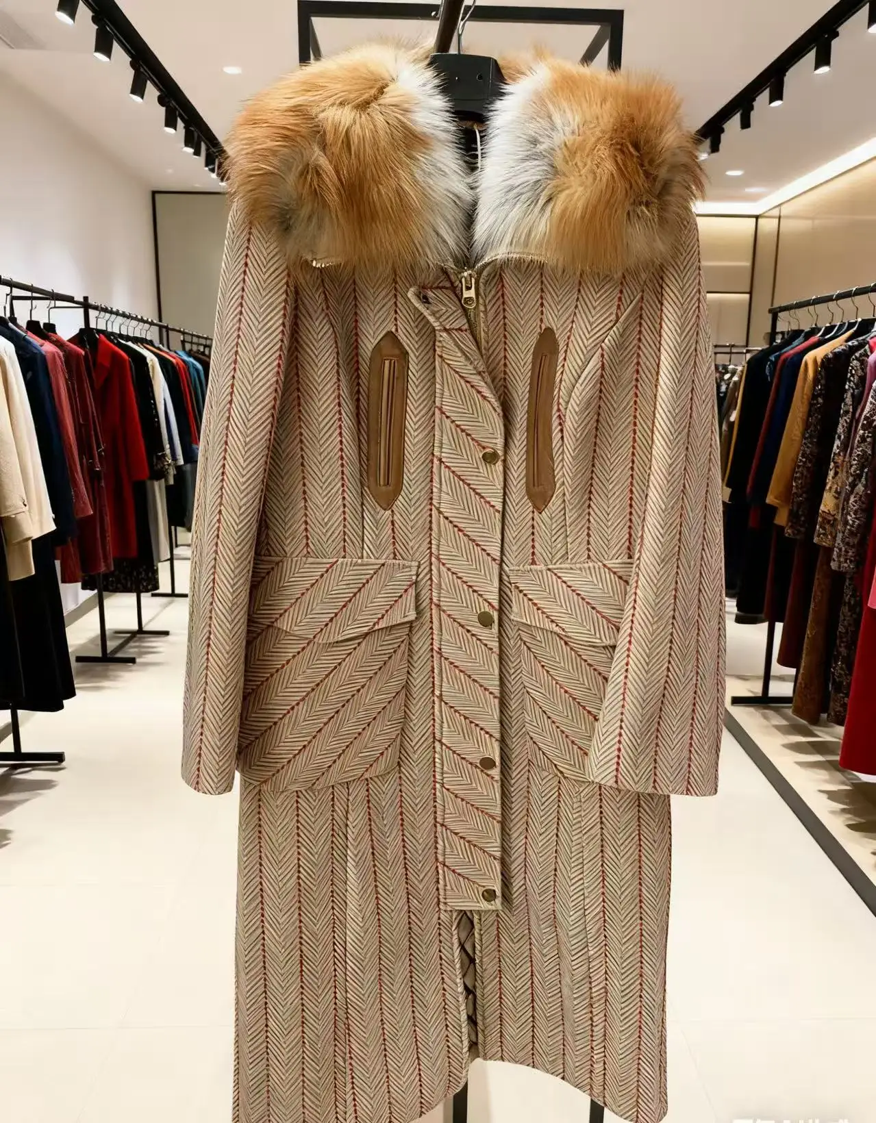 탈부착 가능한 진짜 여우털 칼라가 있는 새로운 스타일의 코트 헤링본 패턴&면-울 혼방