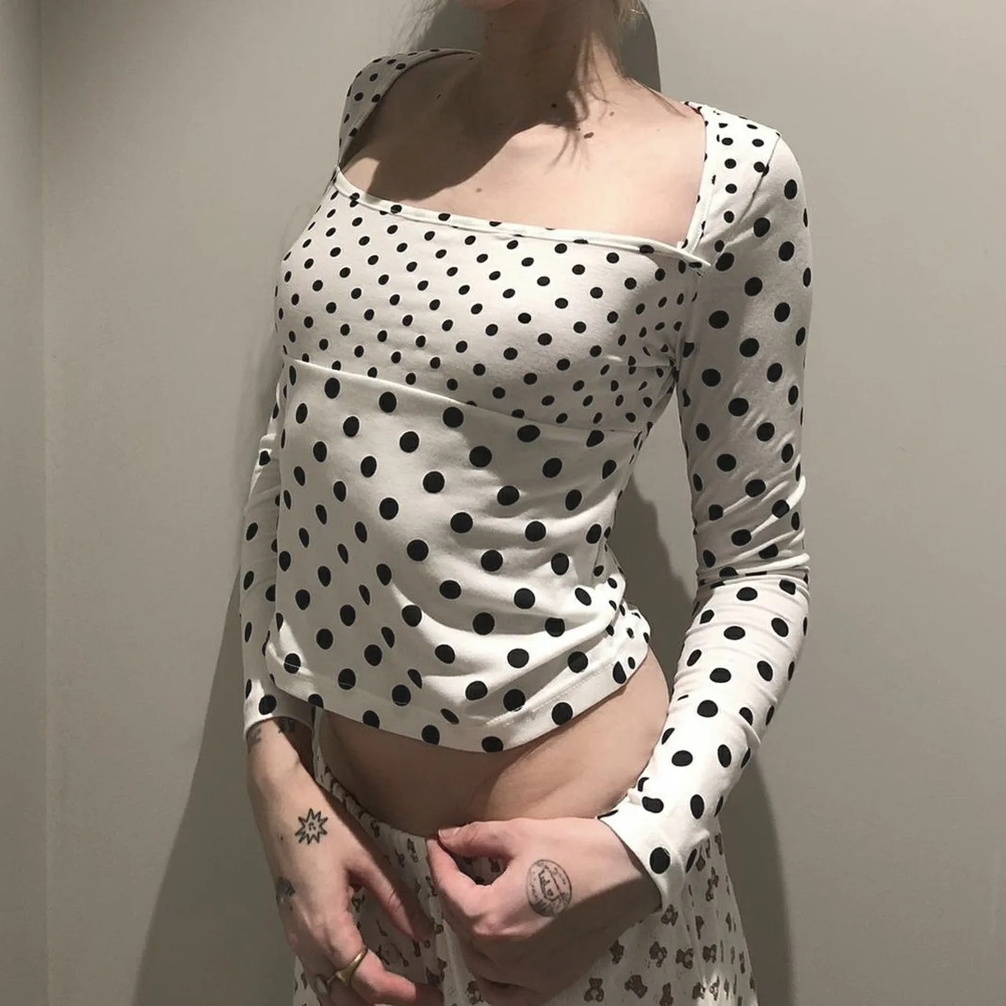 جديد أزياء فتاة ساخنة مثير القسم القصير ساحة طوق موجة نقطة طويلة الأكمام تي شيرت #3