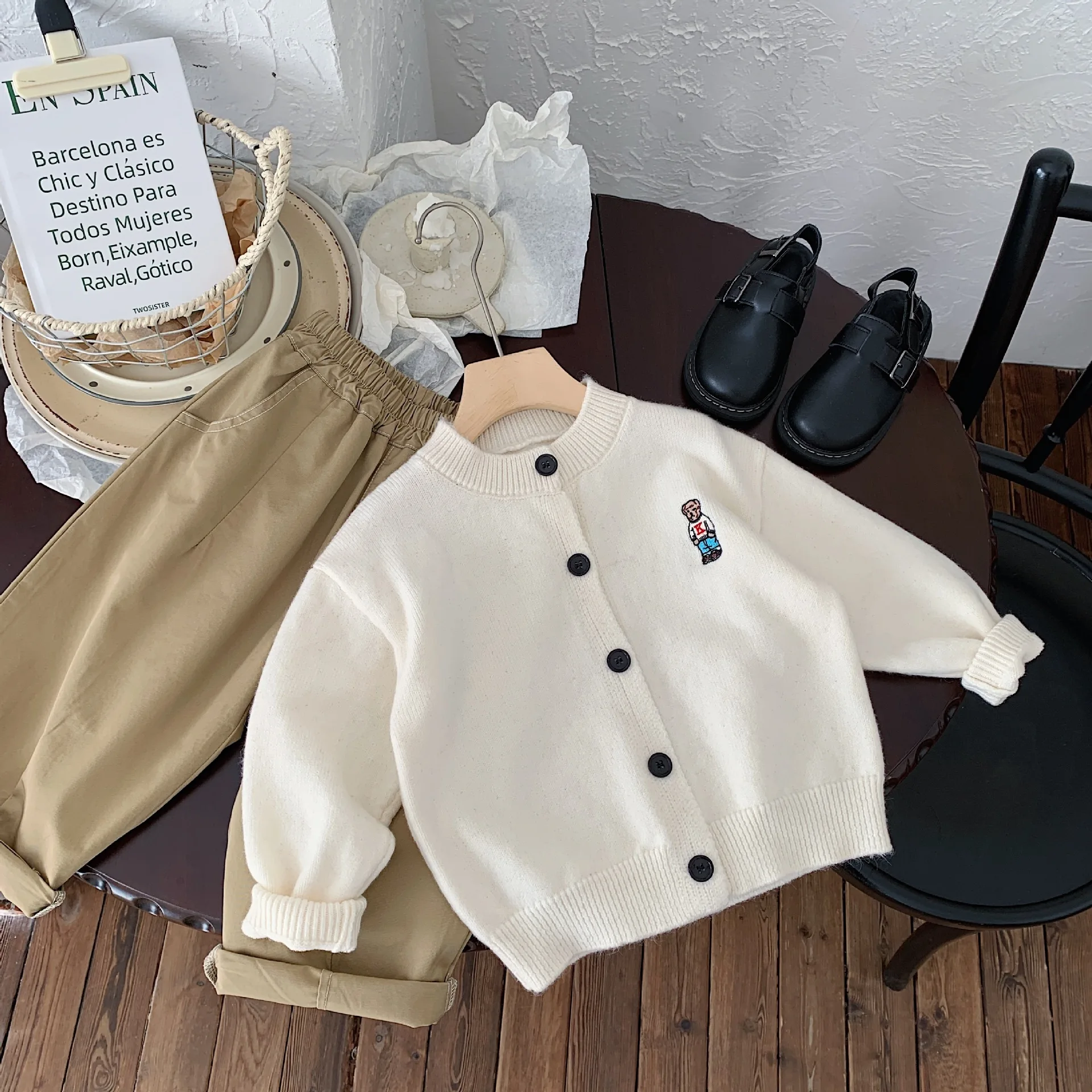 2024 Autumn Girls Boys Casual Soft Knitting Sweaters Kids Bear Cardigan Three Colors