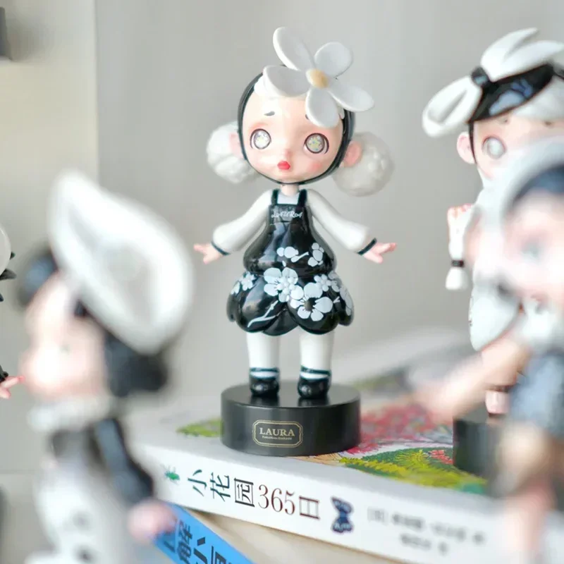 لورا سحر الصفائح الباهتة سلسلة صندوق أعمى لطيف أنيمي الشكل تحصيل نموذج دمية سطح المكتب الحلي الكبار لعبة أطفال هدية