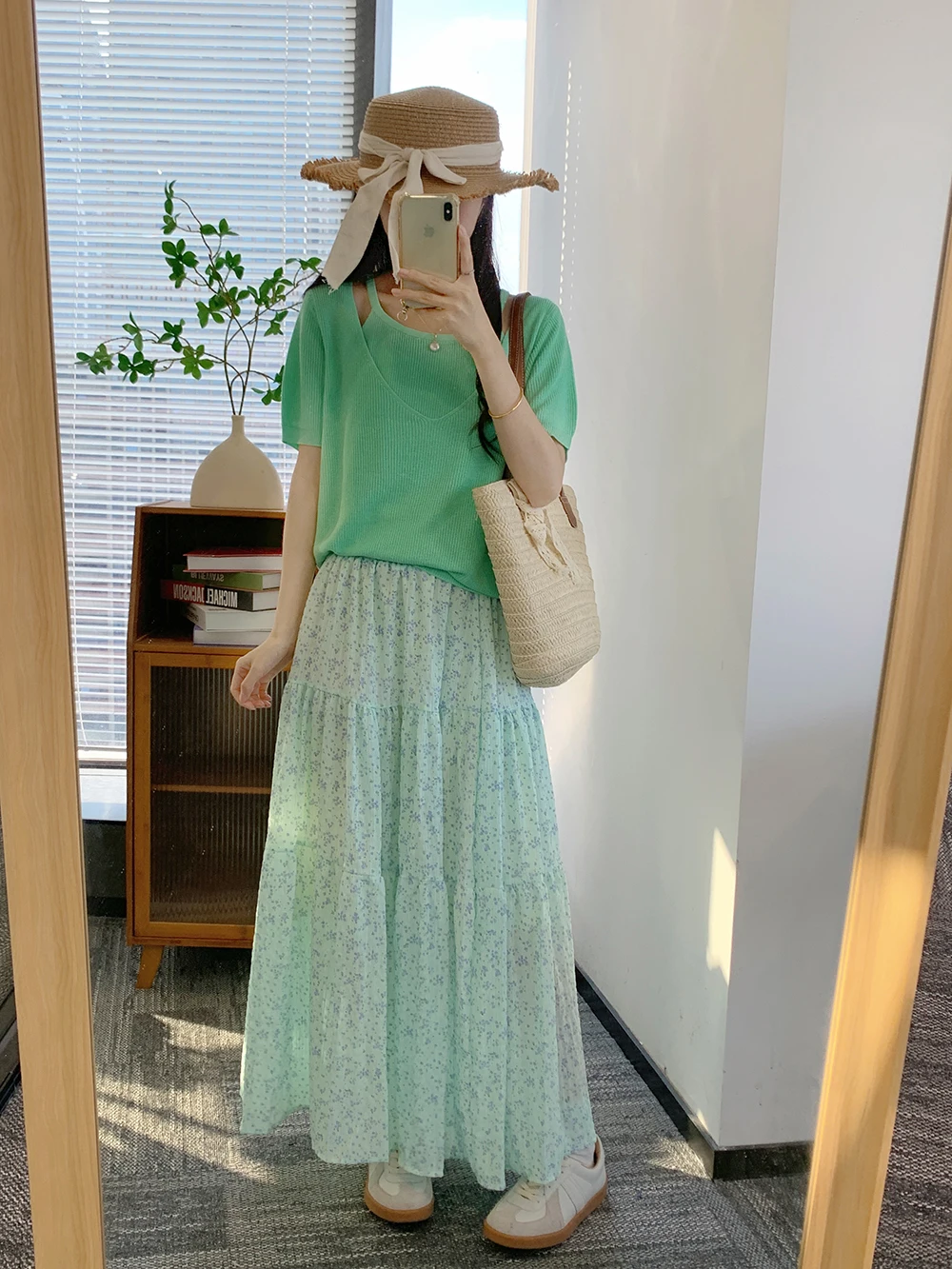 

Новая корейская юбка миди с цветочным принтом для женщин, весна-лето, с завышенной талией, широким подолом, свободного кроя, стройнящая, А-силуэт, для повседневной носки