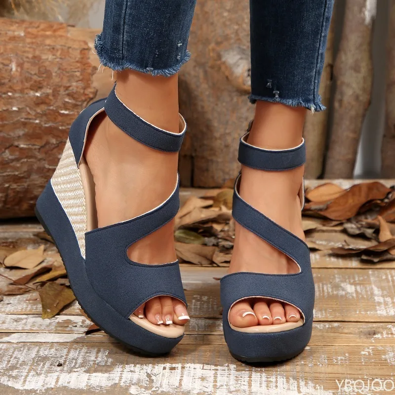 صيف جديد كبير المنحدر كعب فم السمكة المرأة الصنادل مع سستة منصة مقاومة للماء صنادل عالية الكعب للارتداء الخارجي 2026