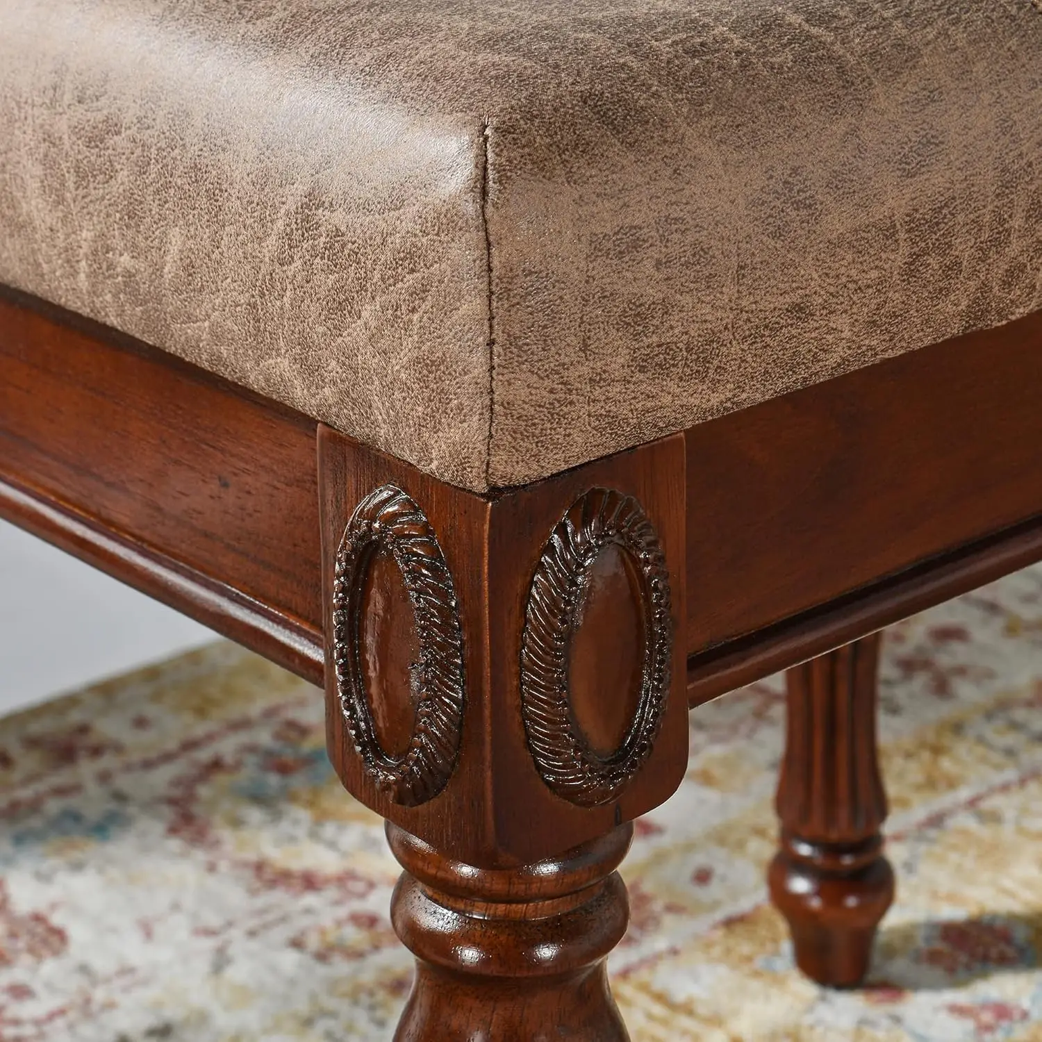 Stołek toaletowy z wyściełanym siedziskiem, nogi z litego drewna z rzeźbieniami, siedzisko tapicerowane guzikami, żółtawo-brązowy, 47 cm x 36 cm x 48,5 cm