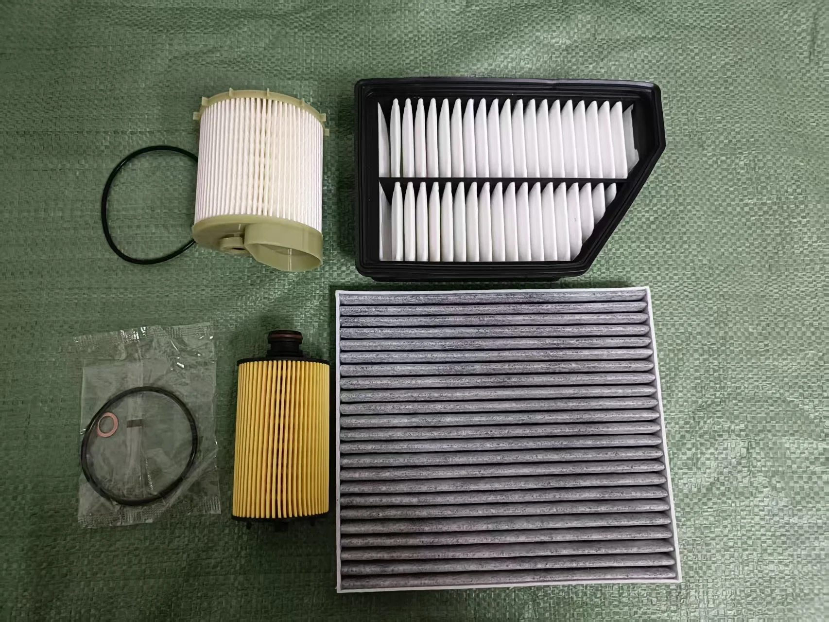 

Filter Set for SSANGYONG KORANDO (CK) 2.0 Diesel Engine 67118-03009 23140-34100 22470-34000