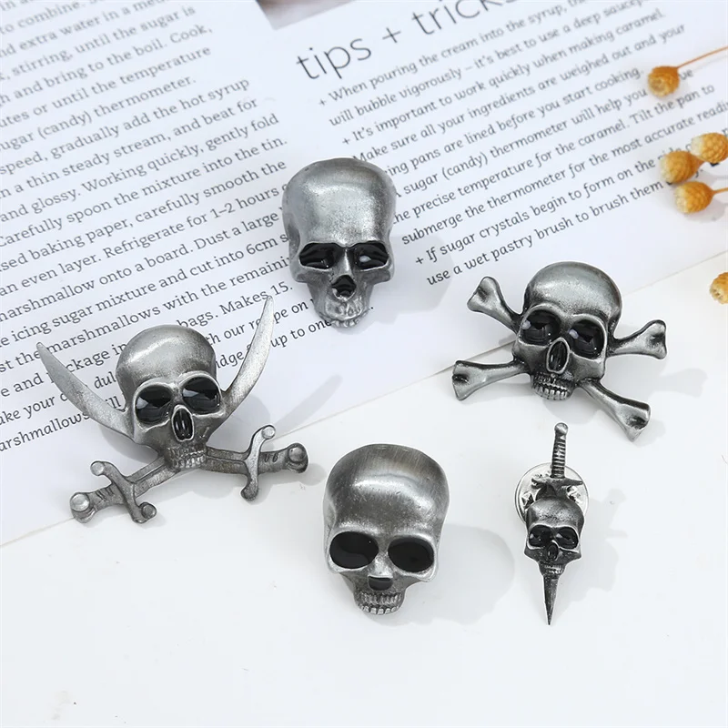 Personalized Skull Head Cross Sword Brooches For Women Men Vintage Gothic Metal Ghost Head Badge Halloween Party Jewelry Pins