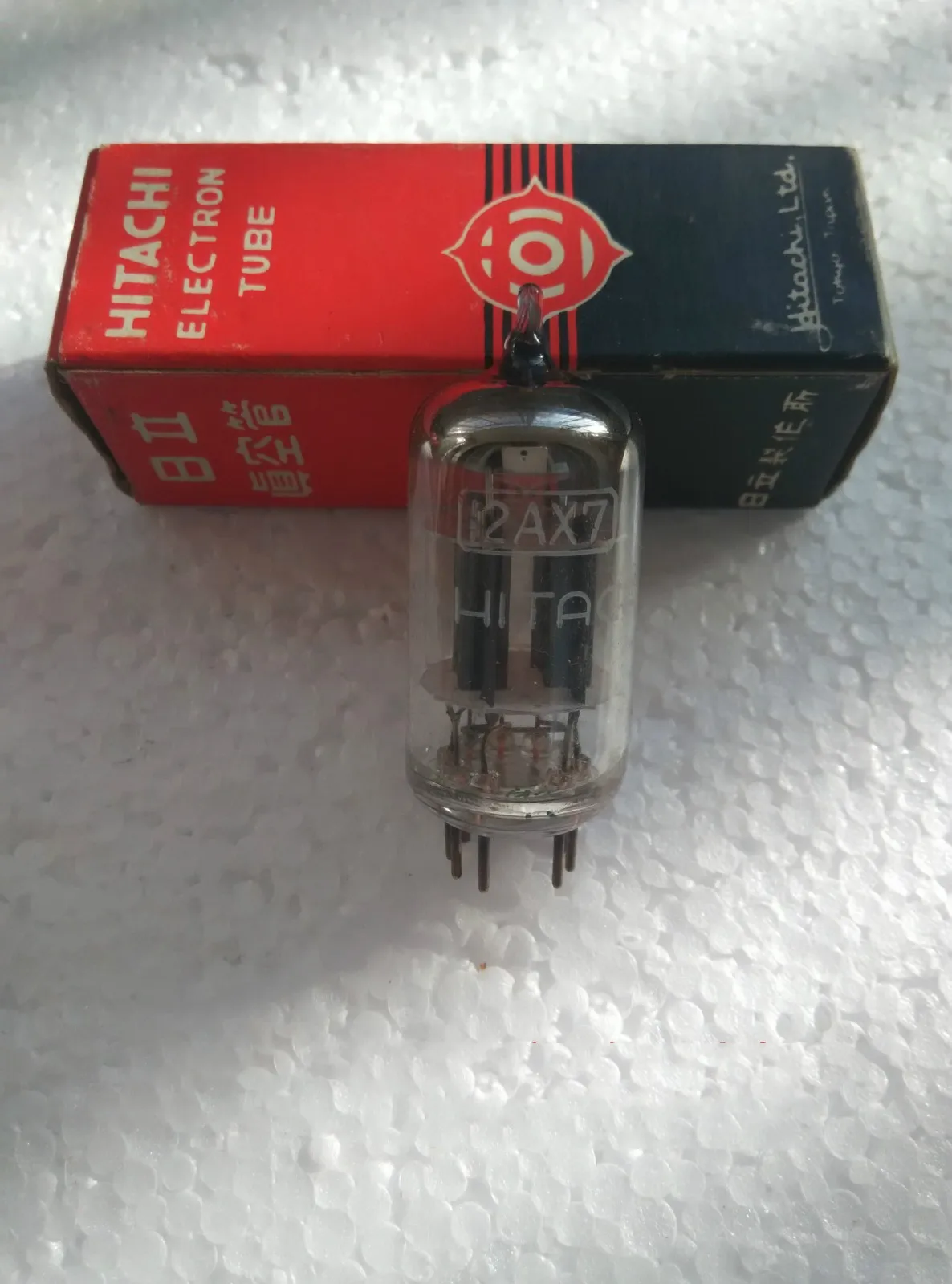 

Paired with the new Hitachi 12AX7 electronic tube replacement ECC83/6N4/B339/5751