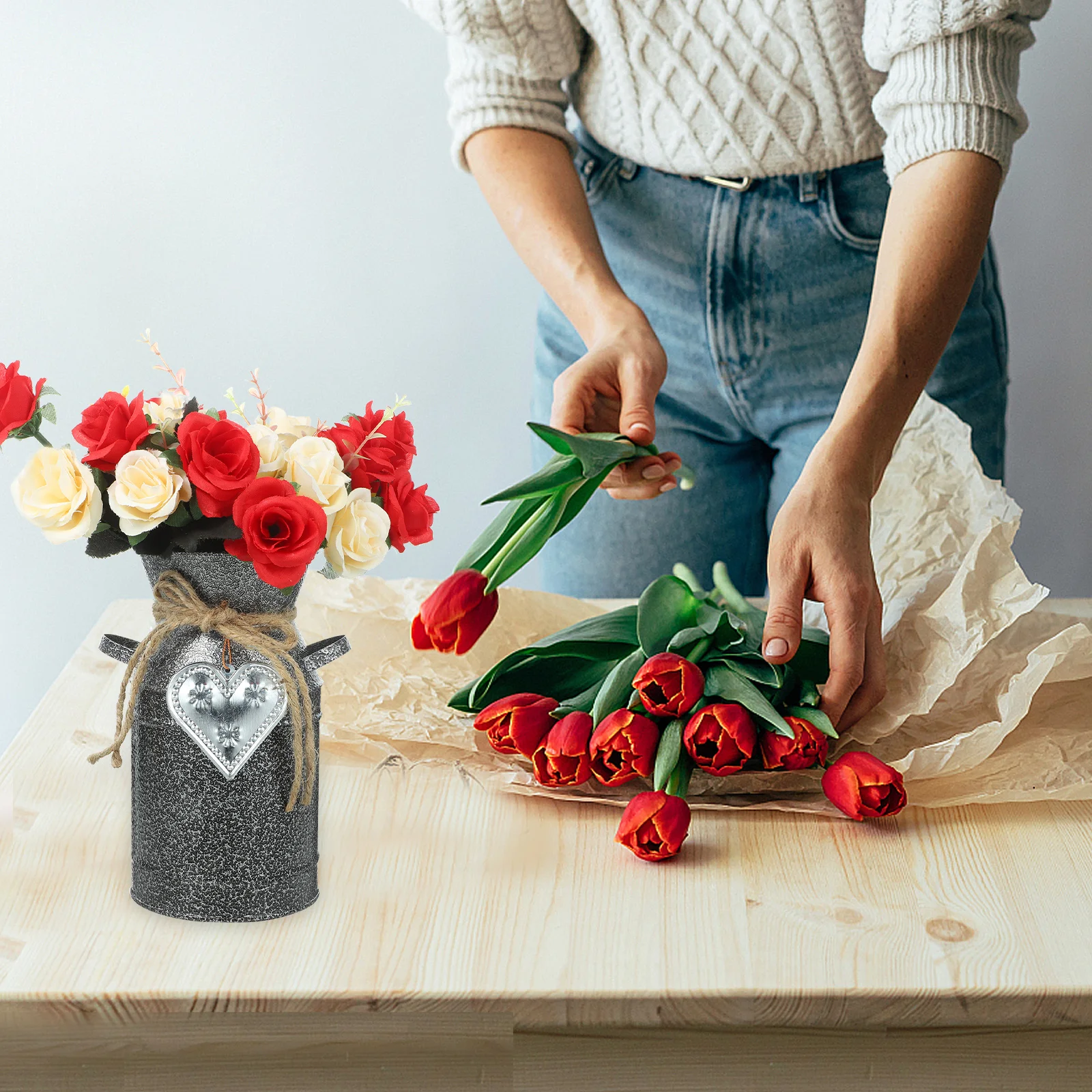 

Iron Flower Bucket Unique Appearance Design Suitable Flowers Plants Gift Friends Family Rustic Metal Vase Iron Flower Bucket