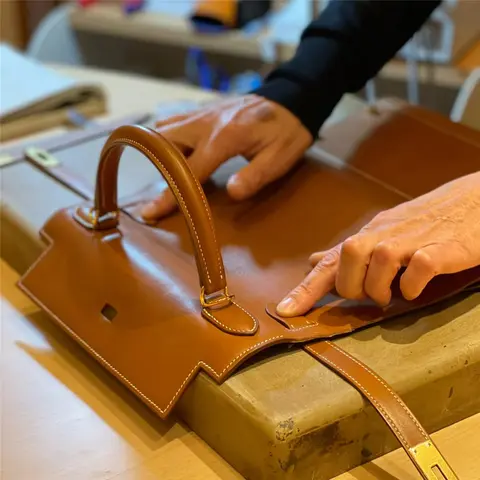 Halsband i 24 karat guld med kattögon och stjärnformad flod. Tillverkat av rent guld från AU999, blandar det mystik och romantik, perfekt för den moderna kvinnan. 10 best sales mästerkvalitet - №7