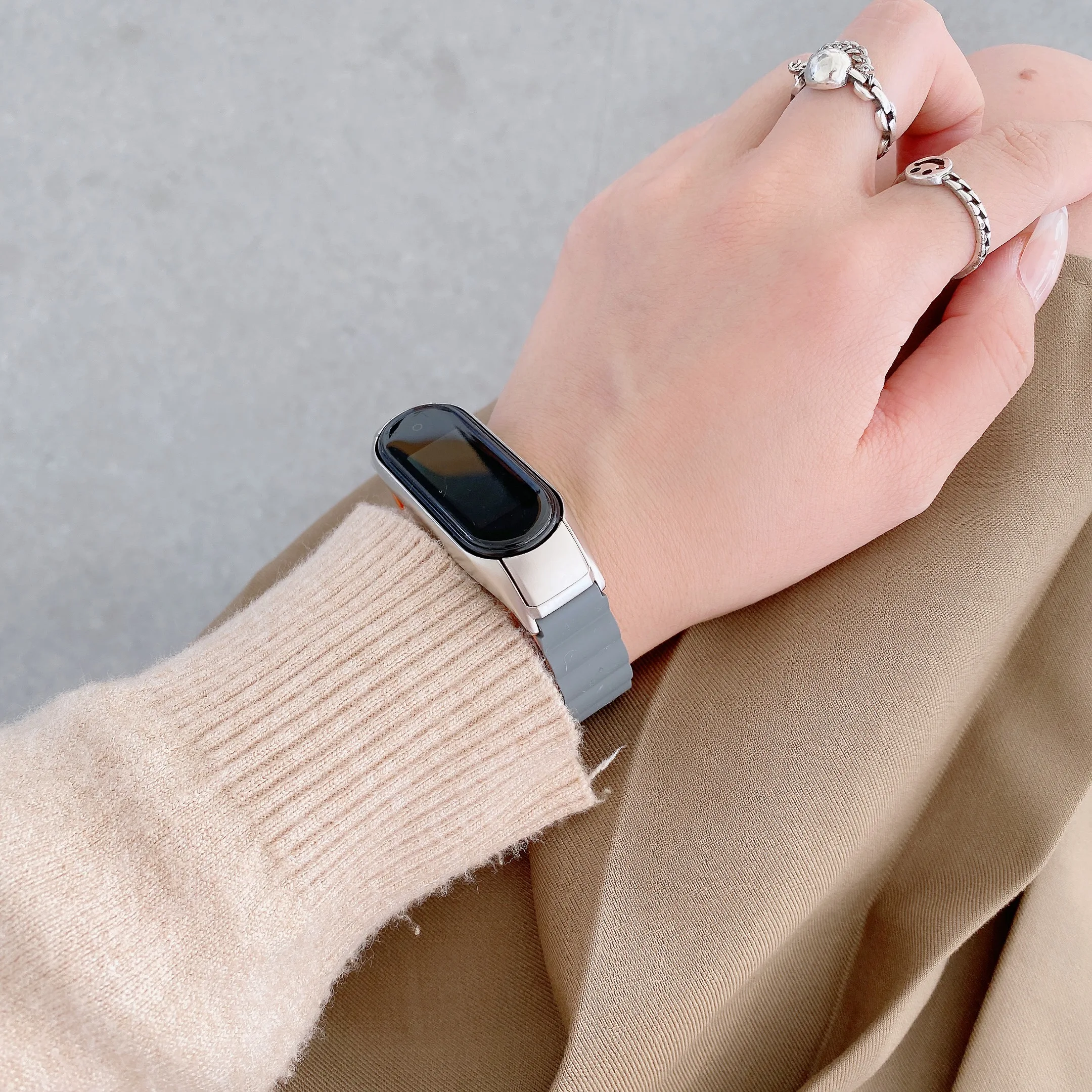 Silicone Strap with Magnetic Buckle For Xiaomi Mi Band 7 6 5 4 Magnetic Smart Sports Bracelet Strap for Xiaomi Mi band 6 5 Band