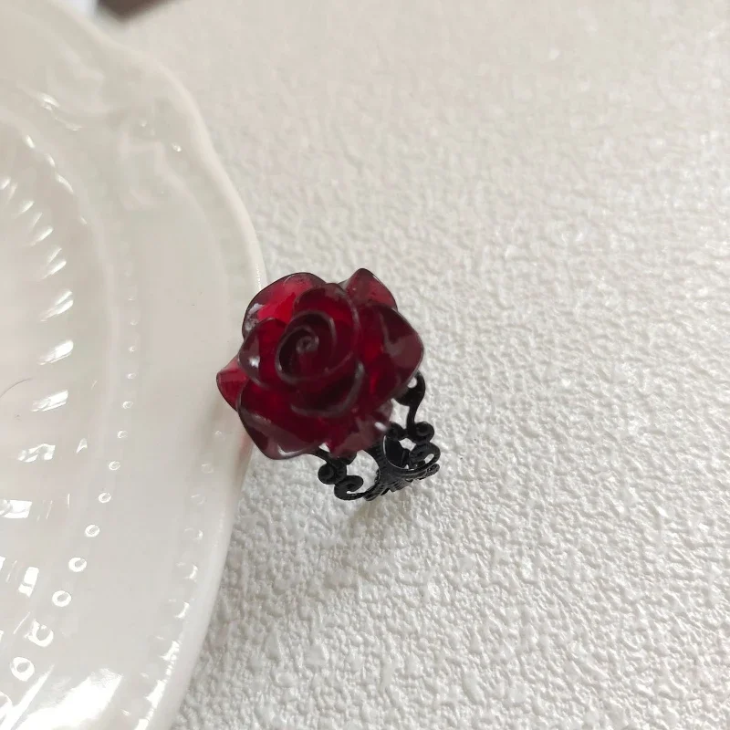 Anillos de apertura de rosa roja estilo gótico Retro para mujer, anillo de dedo hueco con flor de cristal con personalidad Punk, joyería de fiesta de Hip Hop Rock