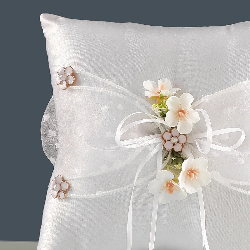 وسادة خاتم الزفاف مع فيونكة - هدية إكسسوار أنيقة لحفلات الزفاف للعرائس