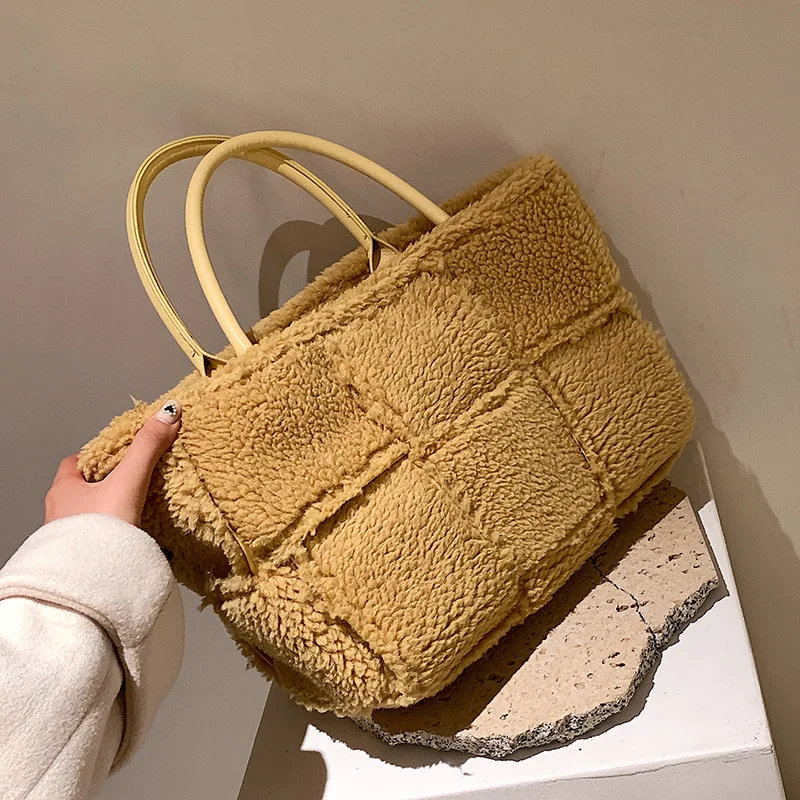 New 2022 Hit Winter Brand Luxury Lattice Faux Fur Big Tote Women Designer Handbags Warm Lambswool Plush  Scatchals Side Bags