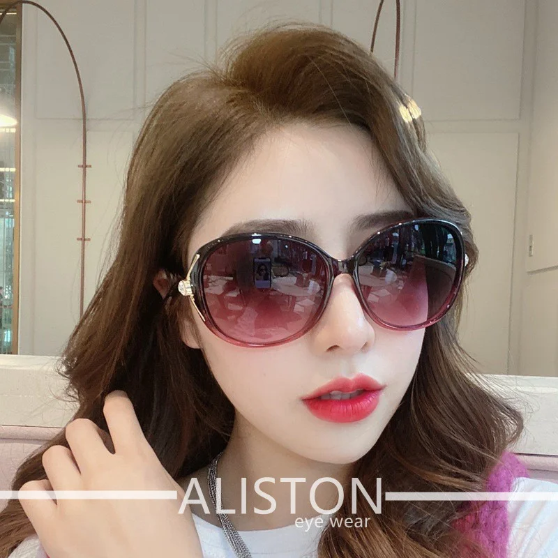 

New Sunglasses, Female Sunglasses with Diamond Mesh Red INS Anti UV Driving Han Dachao