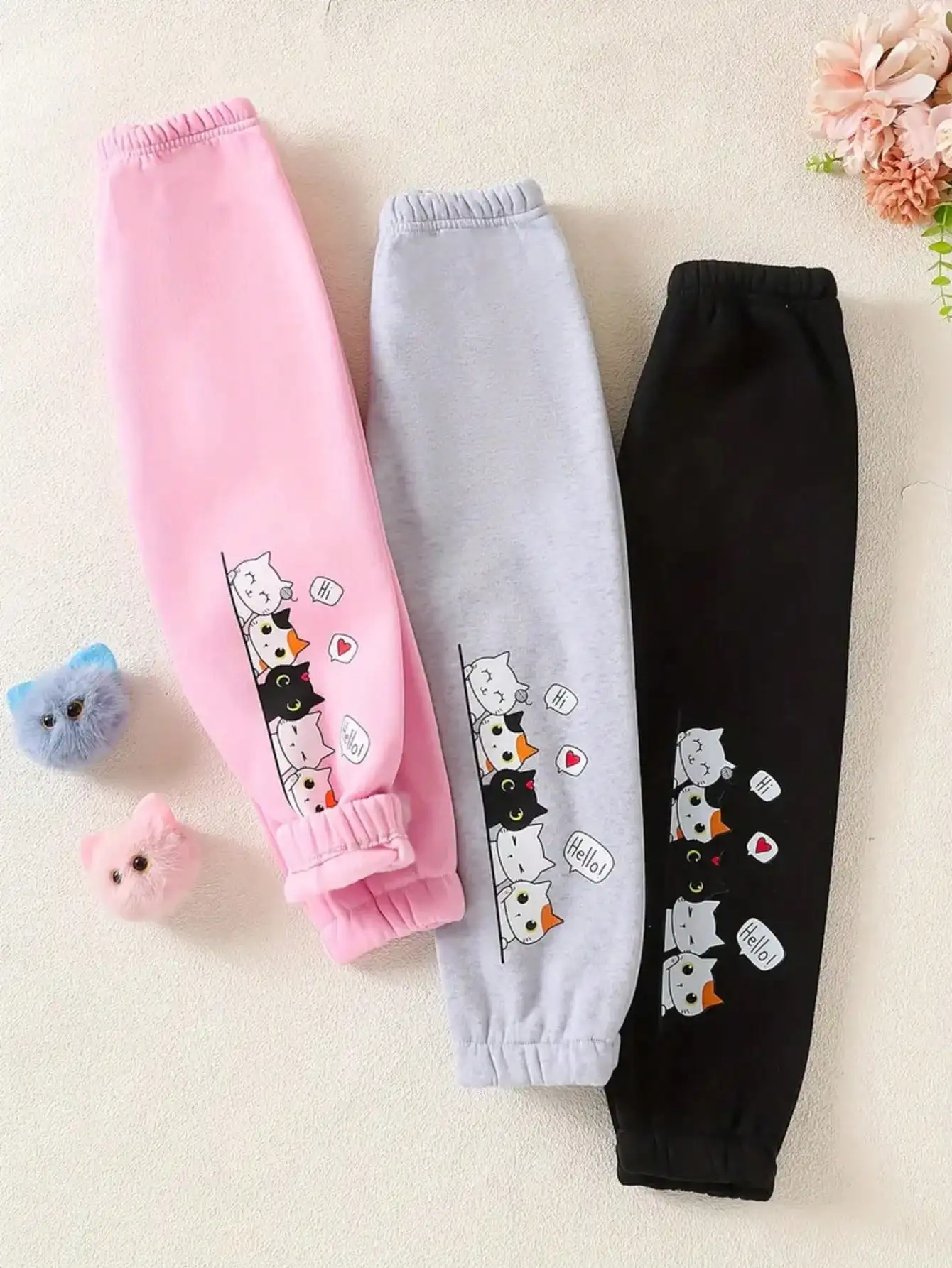

Комплект из 3-х детских уютных джоггеров на флисовой подкладке с милым принтом кошки, розовый, серый, черный