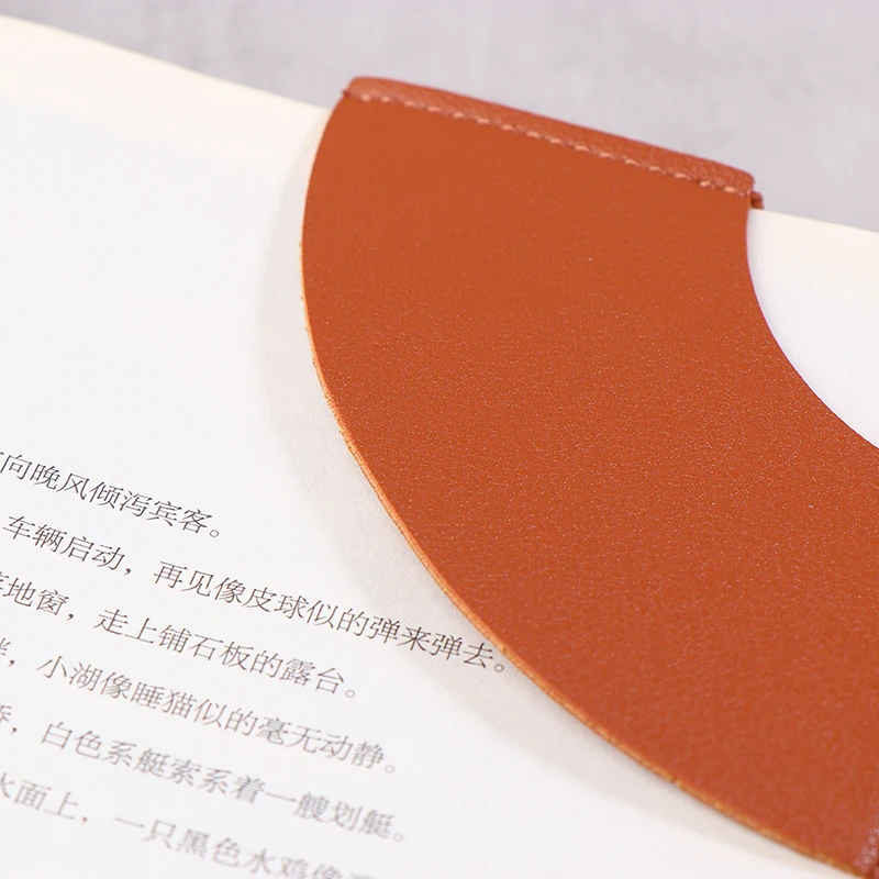 1PC Fan Shaped Bookmark Leather Mini Portable Gift Bookmark Book Clip Book Corner Protector School Supplies PU Book Marks