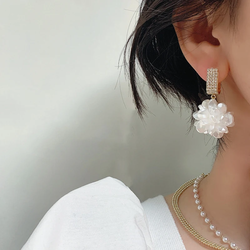 Korean Fashion White Petal Ball Earrings for Women Elegant Long Sweet Summer Pearl Rhinestone Flower Earrings Female Jewelry