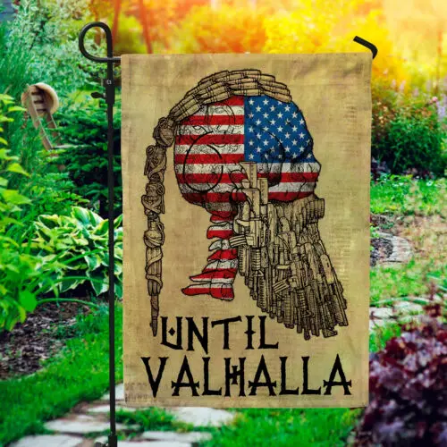 Guerrero vikingo hasta Valhalla Odin Cita de hombre nórdico Bandera de jardín del orgullo