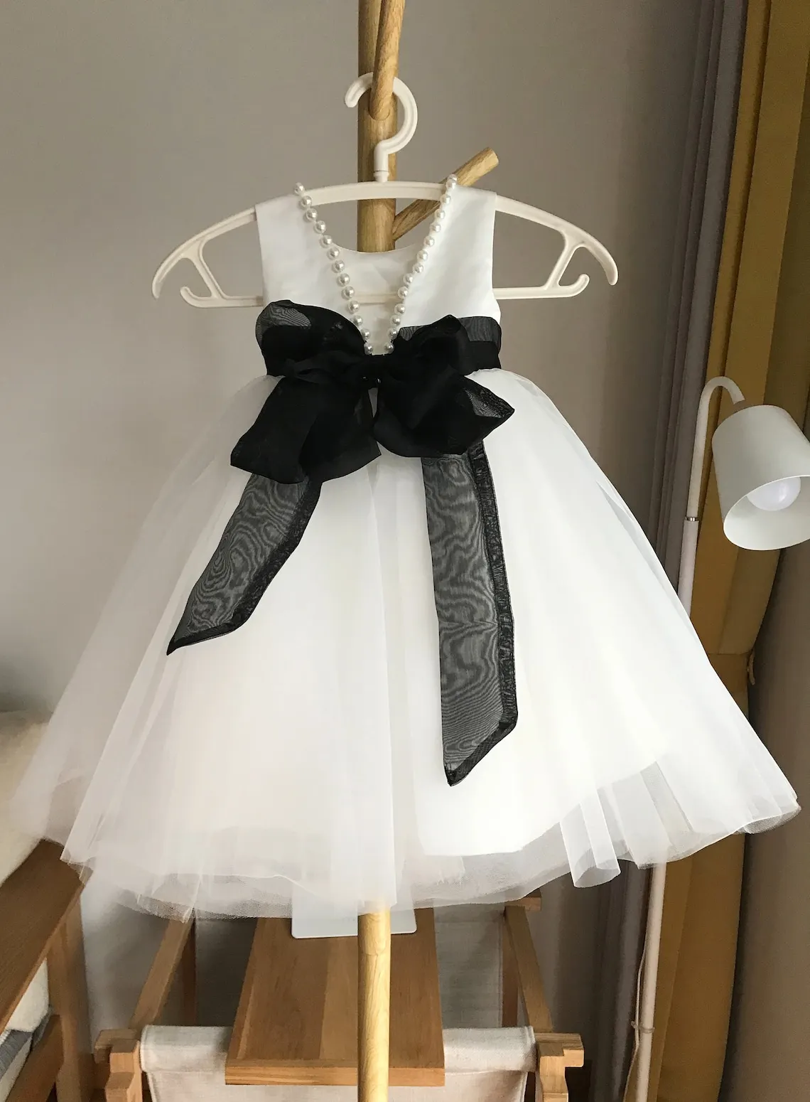 Tulle flower Girl Dress Sleeveless V back Top Dress with Pearls Communion Gown with Black Sash Bow Birthday Formal Party