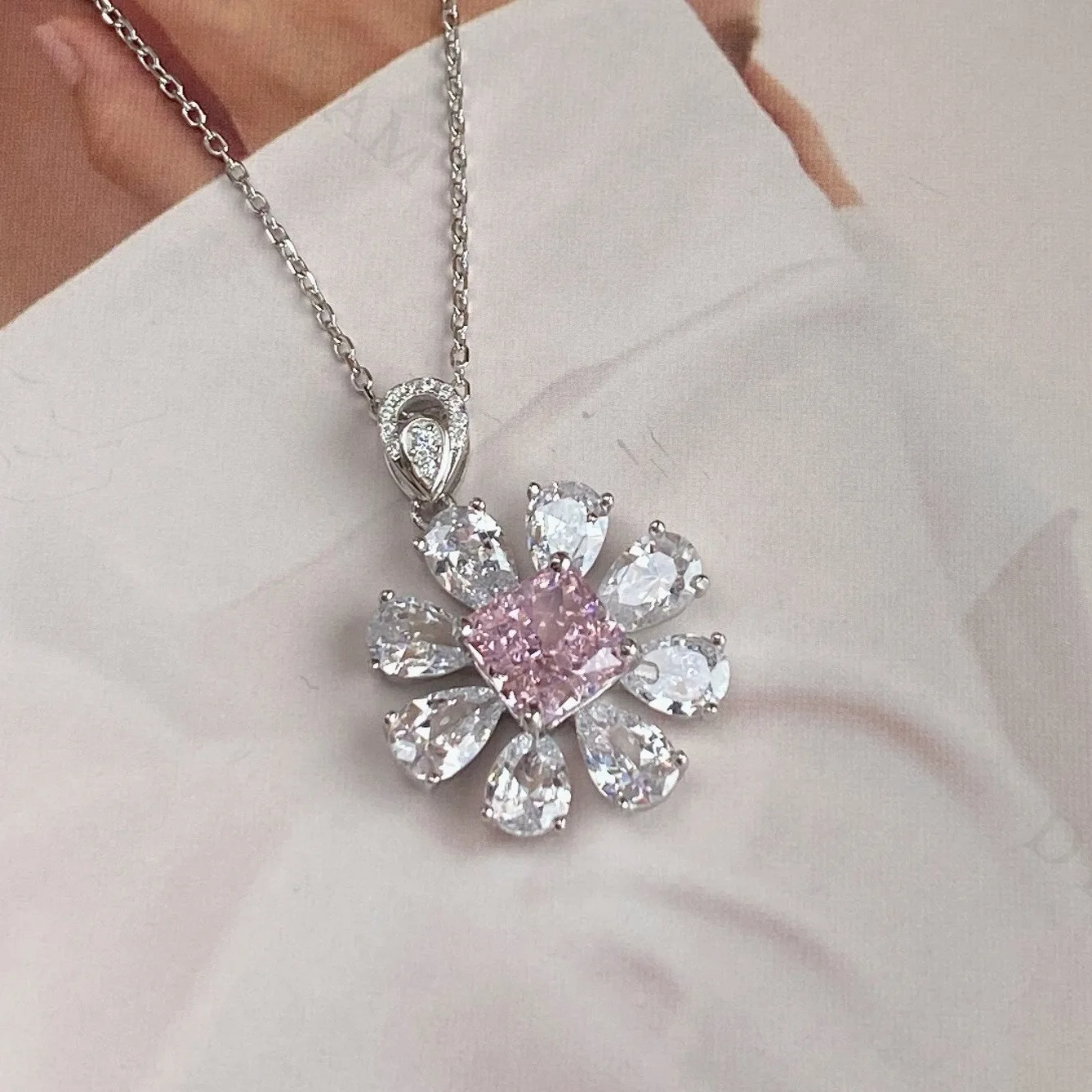 100% 925 Sterling Silver Flower Simulated Moissanite Sapphite Pendant Necklace for Women Wedding Fine Jewelry Wholesale
