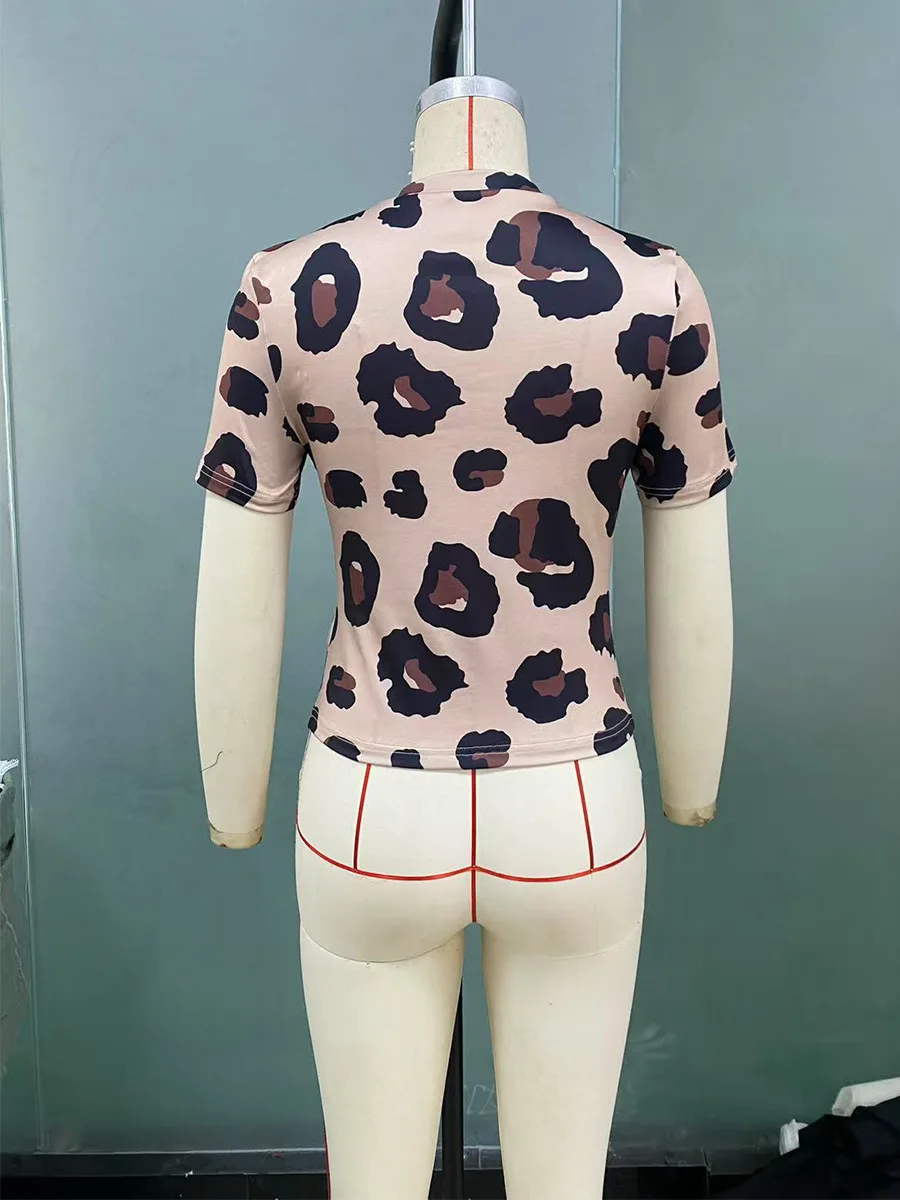Nova moda 2025 casual verão sexy leopardo impressão camiseta com leite seda estiramento manga curta magro ajuste topo