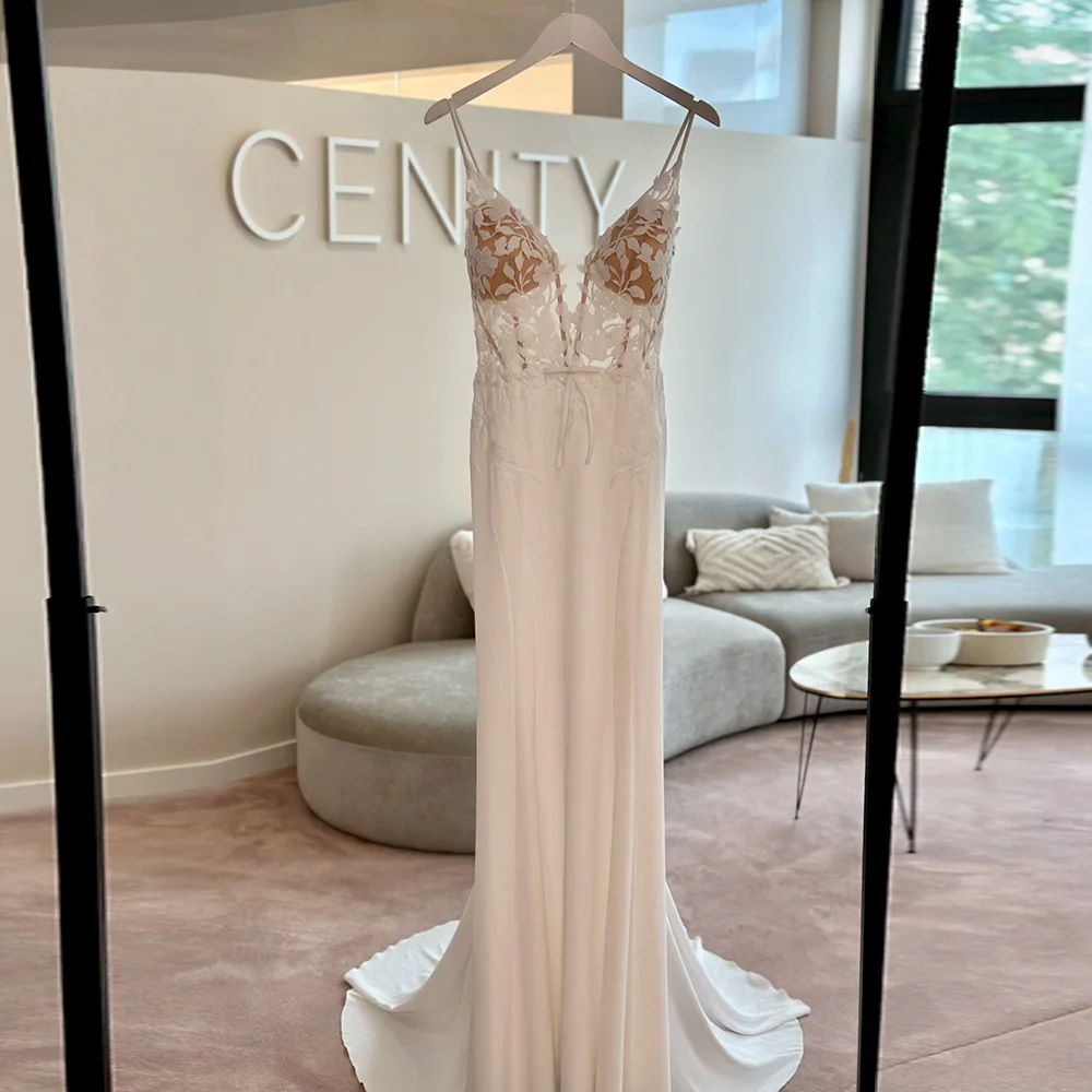 

Customized Women's V-neck Chiffon A-line Wedding Party Dress with Appliques Lace Sheath Backless Court Wedding Gown Train