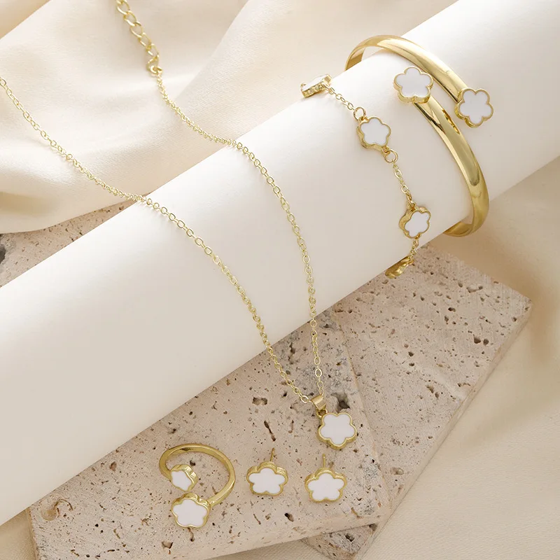 5Pcs Lucky Four Leaf Clover Jewelry Set Gold Plated Black White Green Shell Clover Necklace Bracelet Open Cuff Bangle Stud Earrings Adjustable Open Ring Elegant Women Daily Wedding Valentine Jewelry Gift