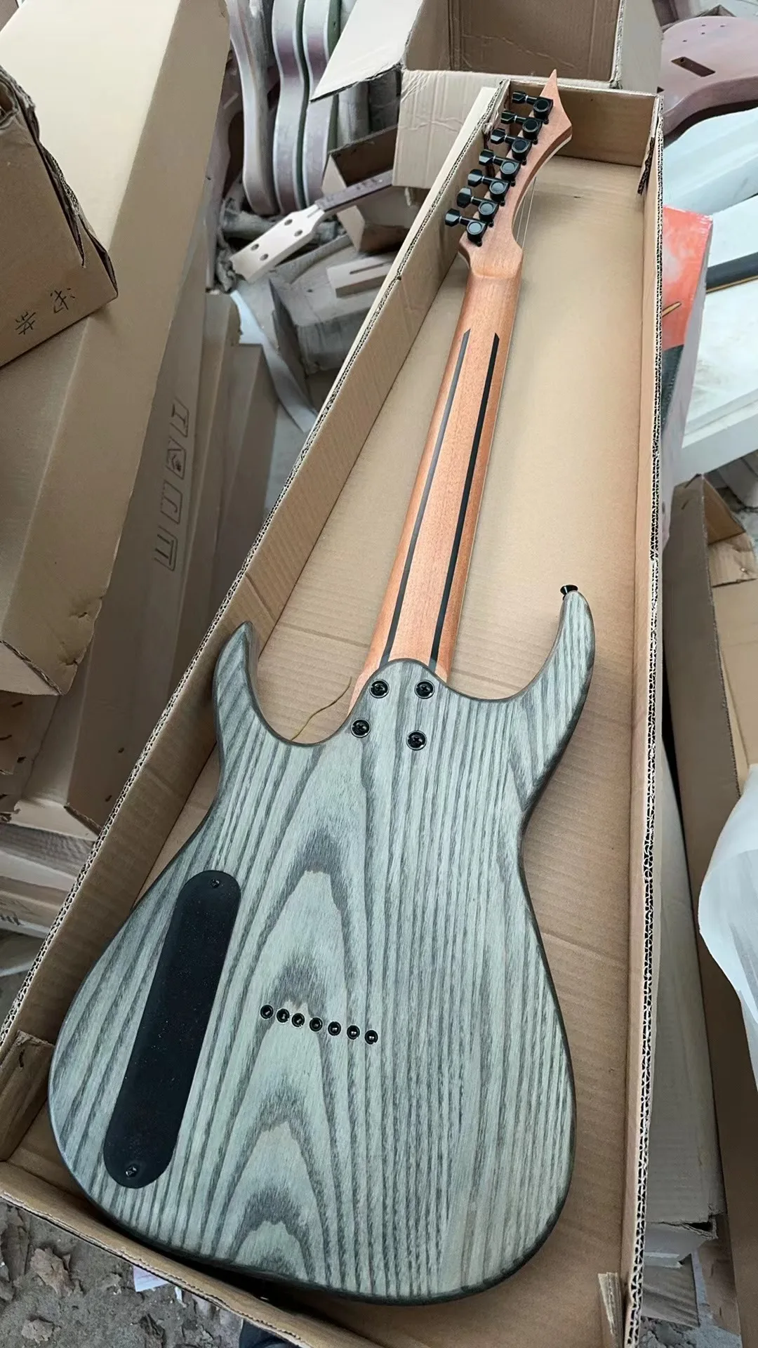 Factory Direct Sales Of 7-String Wooden Colored Electric Guitars For Free Delivery