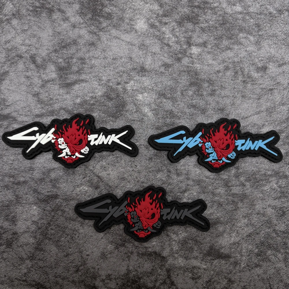 

Наклейка из ПВХ с рисунком маски. Мягкий резиновый значок, со светящимся в темноте эффектом, подкладка на крючок и петлю, подходит для сумок, рюкзаков, жилетов и одежды. Наклейка с вышивкой.