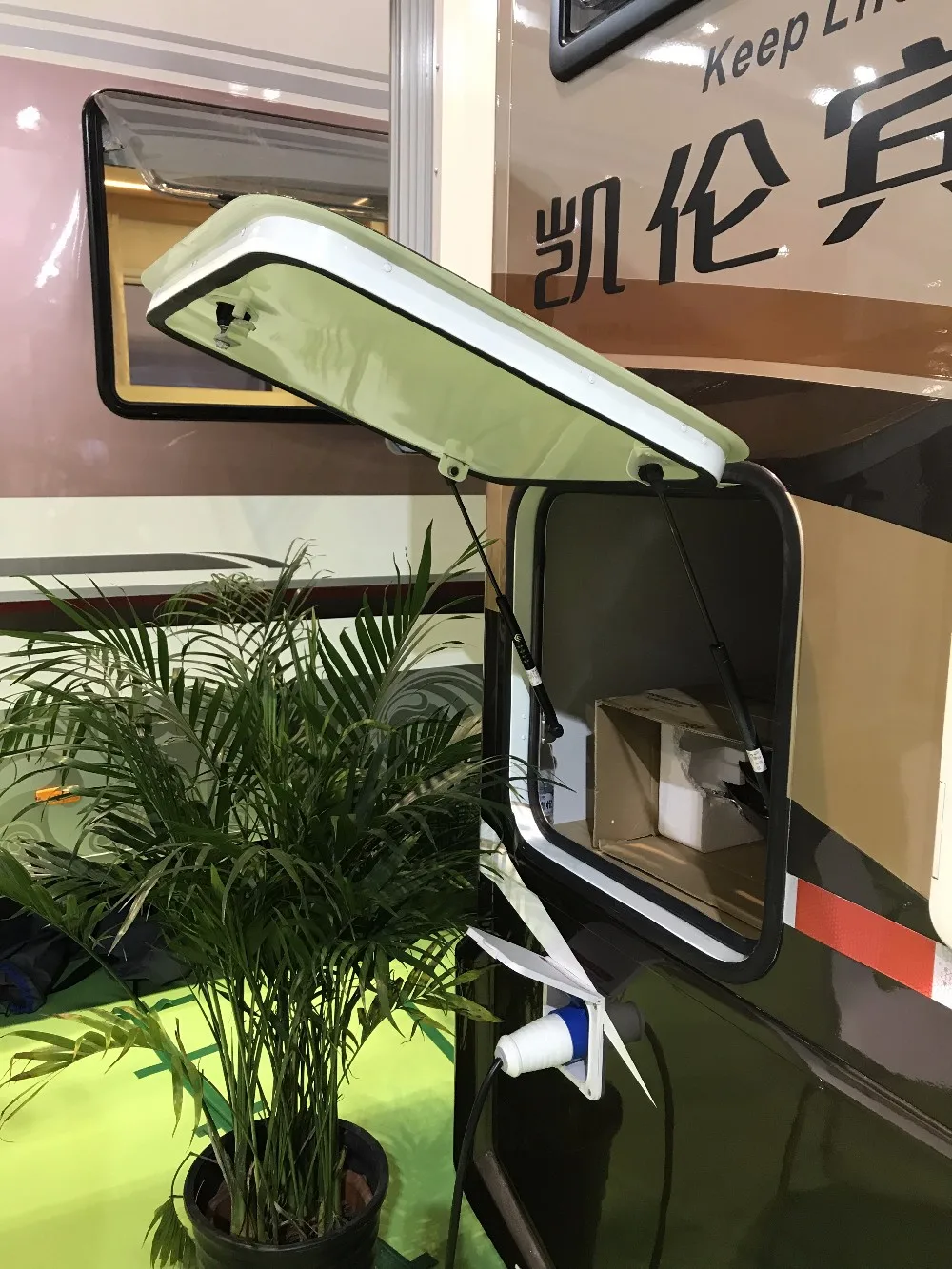 Strong Aluminum Alloy RV Access Door Custom Size Caravan Trailer Cargo Hatches with Gas Struts for Motorhome Campervan